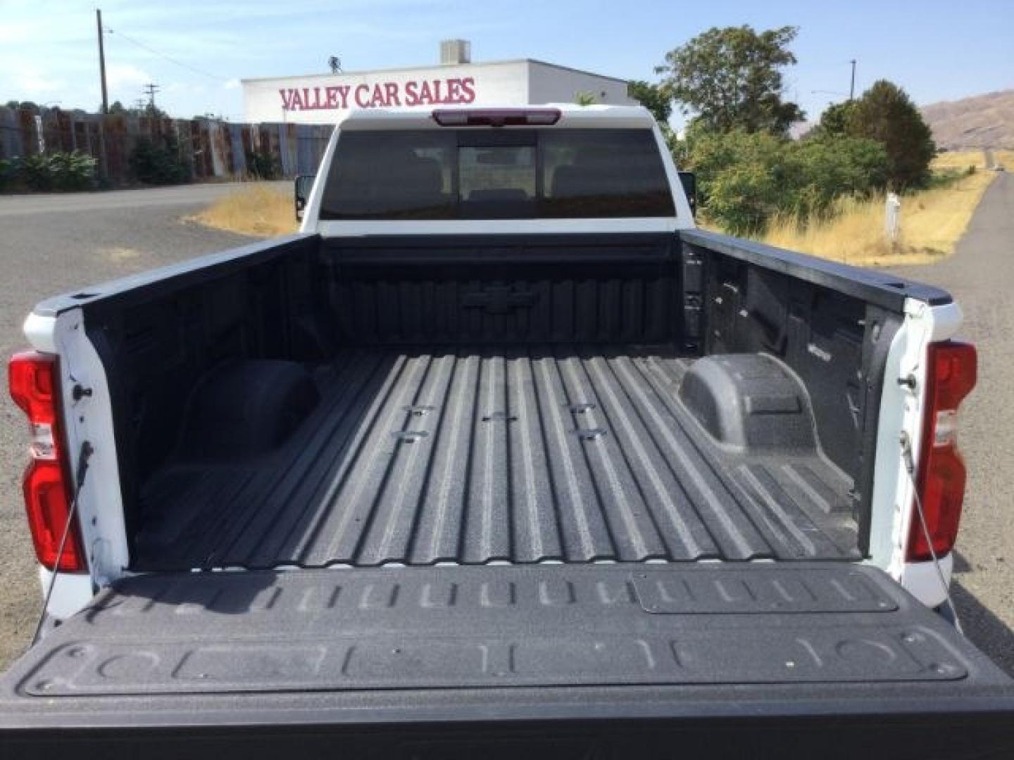 2023 Summit White /Jet Black Chevrolet Silverado 3500HD LTZ (1GC4YUEY2PF) with an Duramax 6.6L V-8 direct injection engine, 10-speed automatic transmission, located at 1801 Main Street, Lewiston, 83501, (208) 743-9371, 46.417065, -117.004799- Photo#9