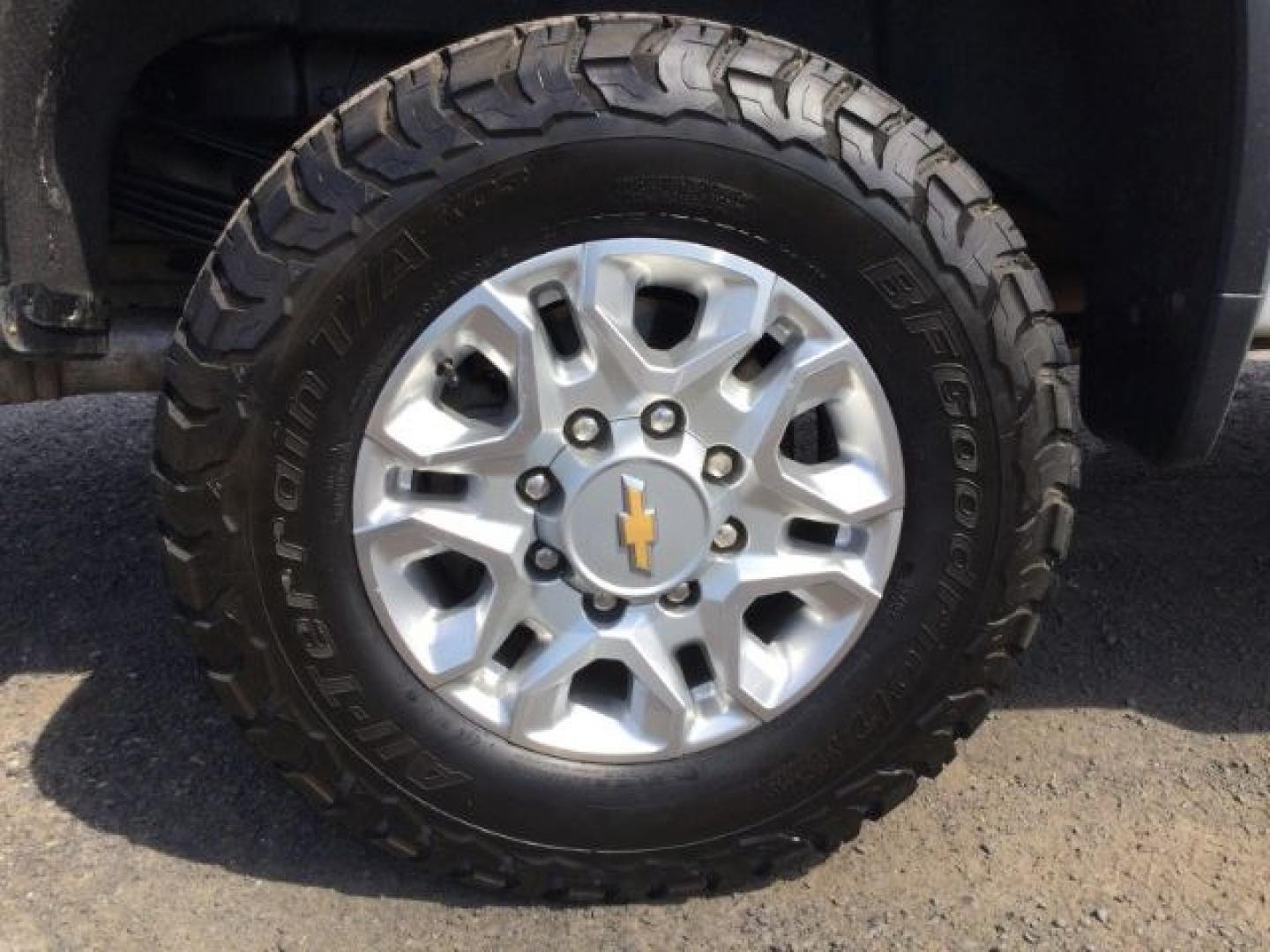 2023 Summit White /Jet Black Chevrolet Silverado 3500HD LTZ (1GC4YUEY2PF) with an Duramax 6.6L V-8 direct injection engine, 10-speed automatic transmission, located at 1801 Main Street, Lewiston, 83501, (208) 743-9371, 46.417065, -117.004799- Photo#18