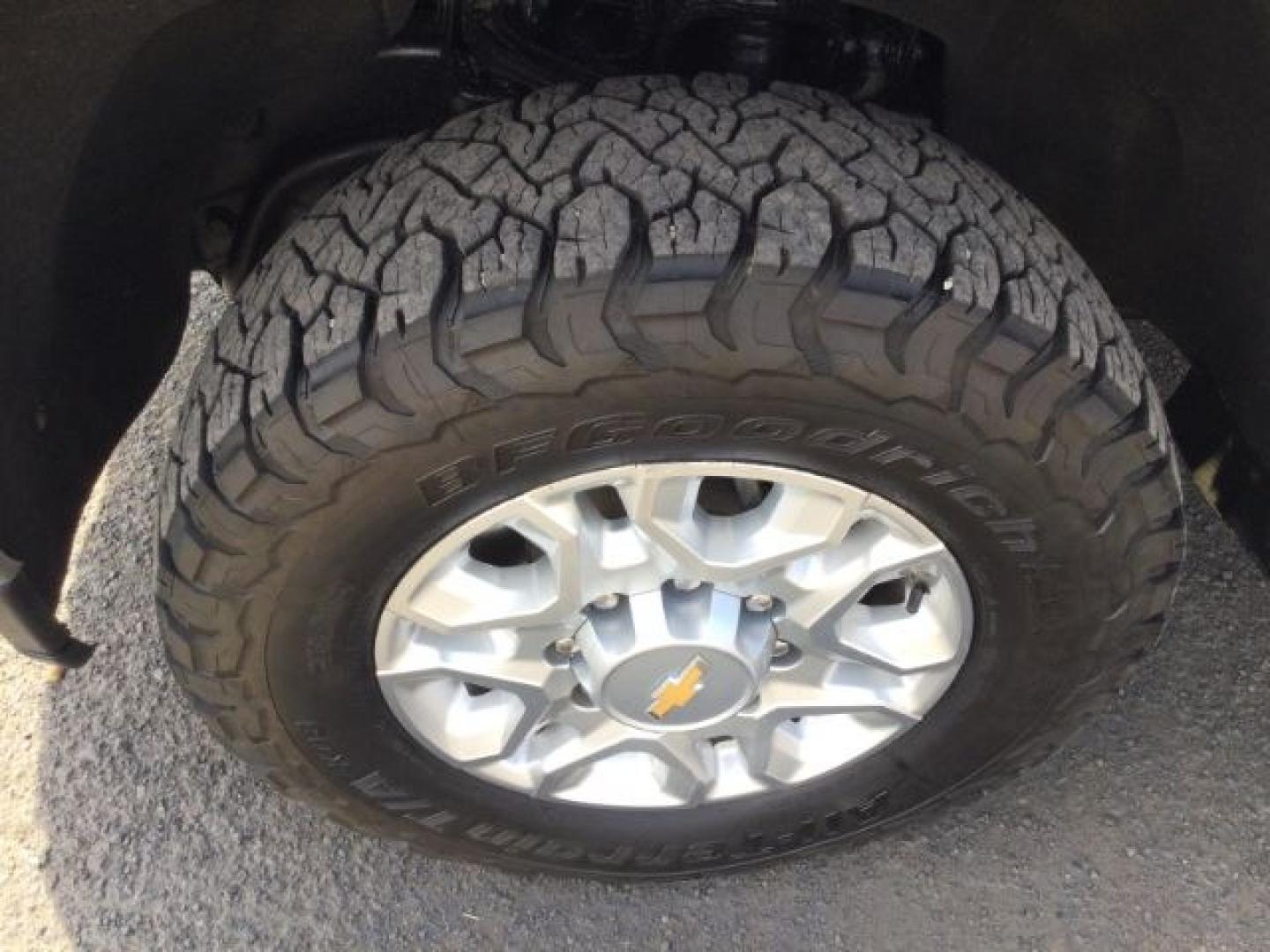 2023 Summit White /Jet Black Chevrolet Silverado 3500HD LTZ (1GC4YUEY2PF) with an Duramax 6.6L V-8 direct injection engine, 10-speed automatic transmission, located at 1801 Main Street, Lewiston, 83501, (208) 743-9371, 46.417065, -117.004799- Photo#19