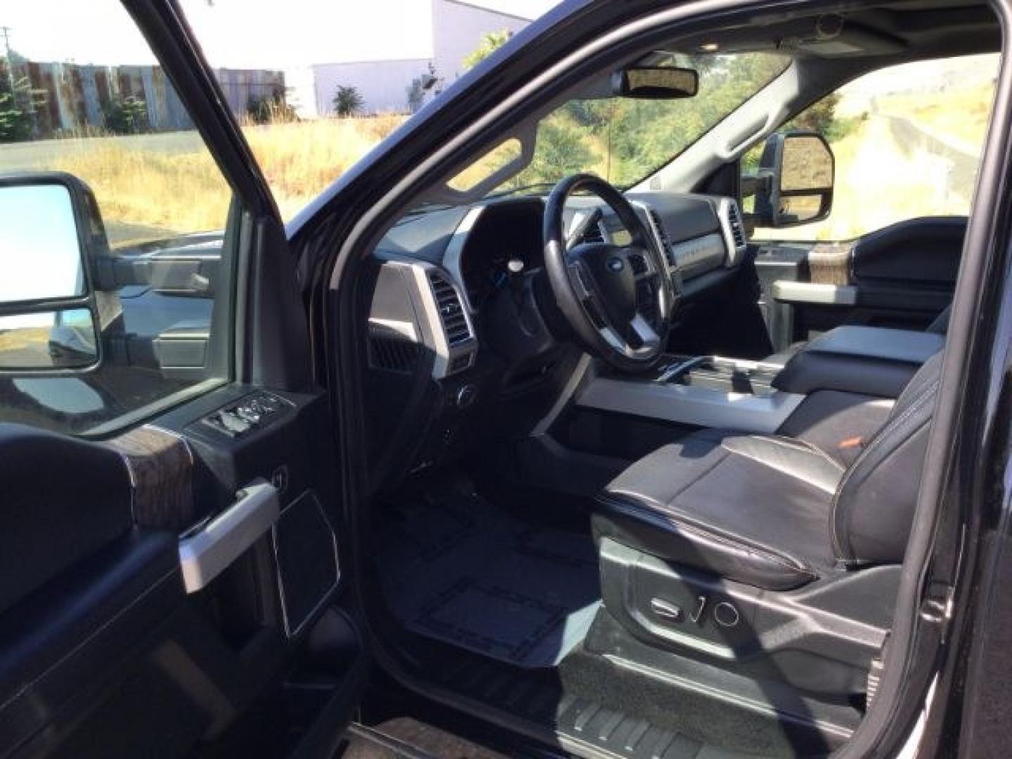2017 Shadow Black /Black Ford F-350 LARIAT (1FT8W3BT1HE) with an Powerstroke 6.7L V-8 diesel direct injection engine, 6-Speed Automatic transmission, located at 1801 Main Street, Lewiston, 83501, (208) 743-9371, 46.417065, -117.004799- Photo#5
