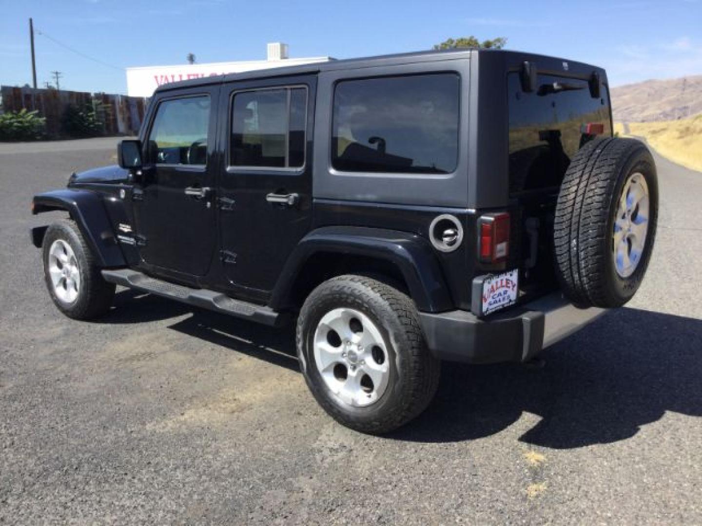 2013 Black /Black Jeep Wrangler Unlimited Sahara (1C4BJWEGXDL) with an 3.6L V-6 DOHC engine, 5-Speed Automatic transmission, located at 1801 Main Street, Lewiston, 83501, (208) 743-9371, 46.417065, -117.004799- Photo#19