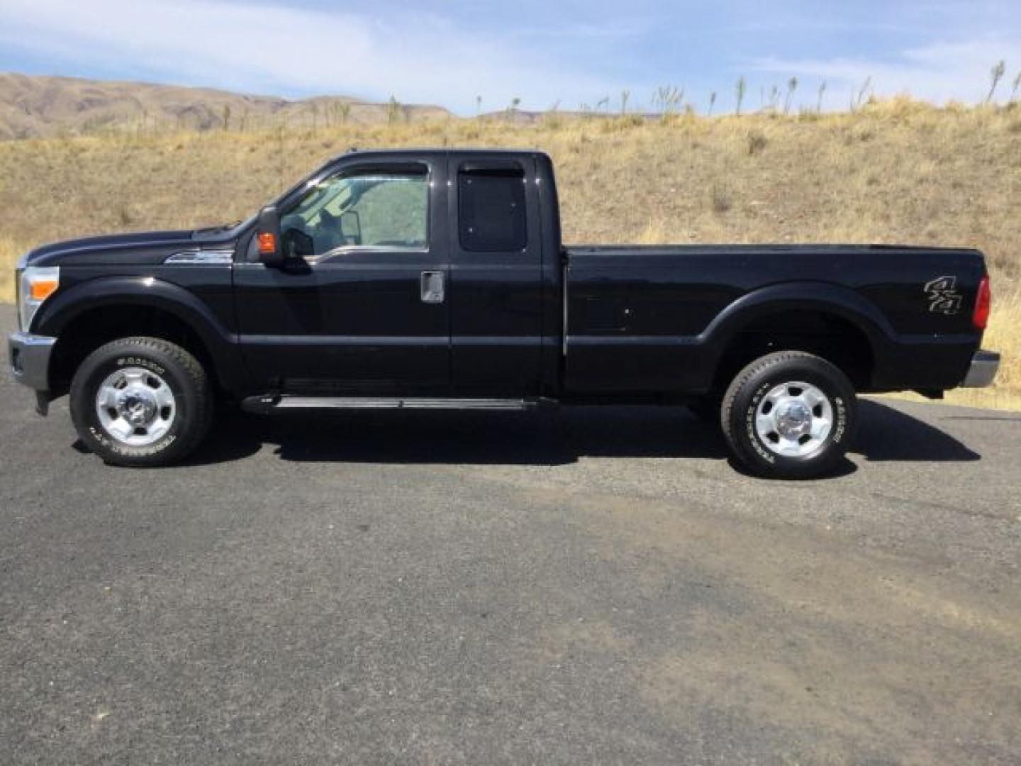 2011 Tuxedo Black Metallic /Adobe Cloth Ford F-250 Super Cab XLT 4x4 (1FT7X2B65BE) with an 6.2 EFI V8 engine, 6-Speed Automatic transmission, located at 1801 Main Street, Lewiston, 83501, (208) 743-9371, 46.417065, -117.004799- Photo#2