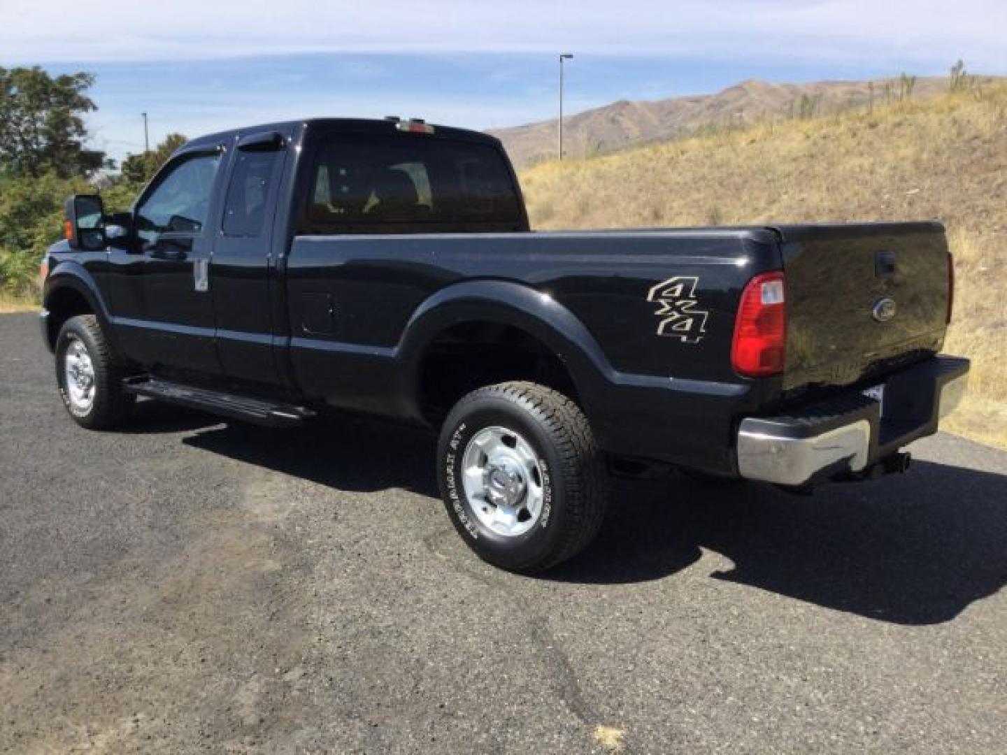 2011 Tuxedo Black Metallic /Adobe Cloth Ford F-250 Super Cab XLT 4x4 (1FT7X2B65BE) with an 6.2 EFI V8 engine, 6-Speed Automatic transmission, located at 1801 Main Street, Lewiston, 83501, (208) 743-9371, 46.417065, -117.004799- Photo#12