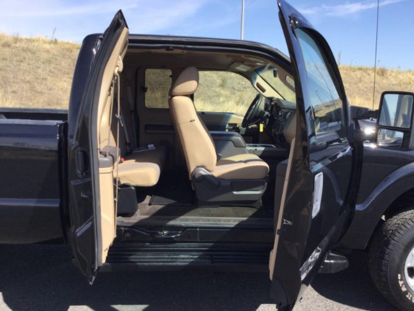 2011 Tuxedo Black Metallic /Adobe Cloth Ford F-250 Super Cab XLT 4x4 (1FT7X2B65BE) with an 6.2 EFI V8 engine, 6-Speed Automatic transmission, located at 1801 Main Street, Lewiston, 83501, (208) 743-9371, 46.417065, -117.004799- Photo#13