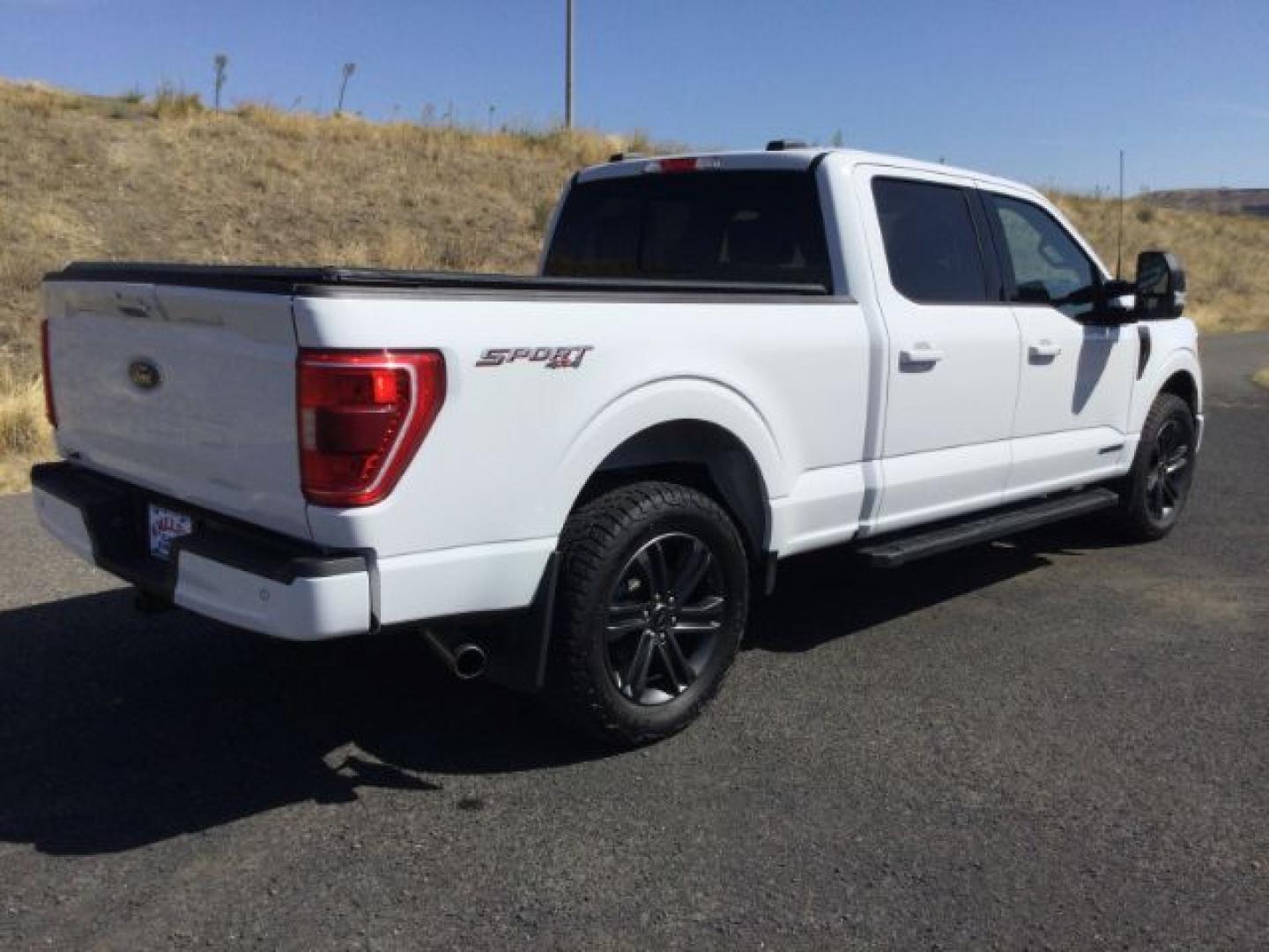 2021 Oxford White /Black/Medium Dark Slate Ford F-150 XLT/Sport (1FTFW1ED9MF) with an EcoBoost 3.5L V-6 port/direct injection engine, 10 speed automatic transmission, located at 1801 Main Street, Lewiston, 83501, (208) 743-9371, 46.417065, -117.004799- Photo#9