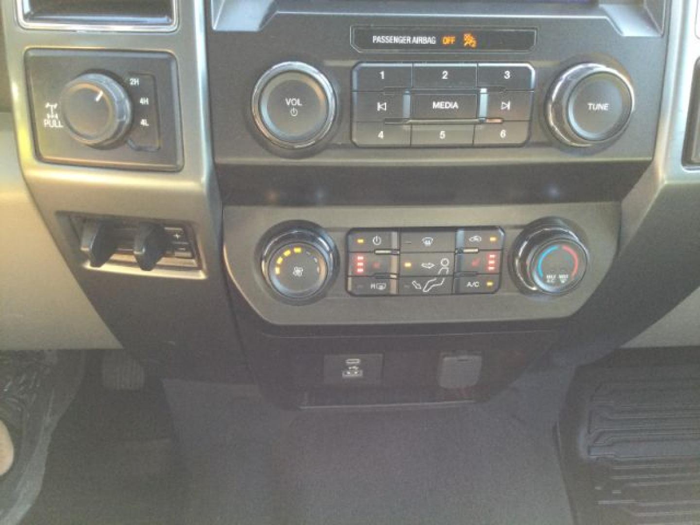 2022 Carbonized Gray Metallic /Medium Earth Gray Ford F-350 XLT Long Box (1FT8W3BT6NE) with an Powerstroke 6.7L V-8 direct injection engine, 10 speed automatic transmission, located at 1801 Main Street, Lewiston, 83501, (208) 743-9371, 46.417065, -117.004799- Photo#13