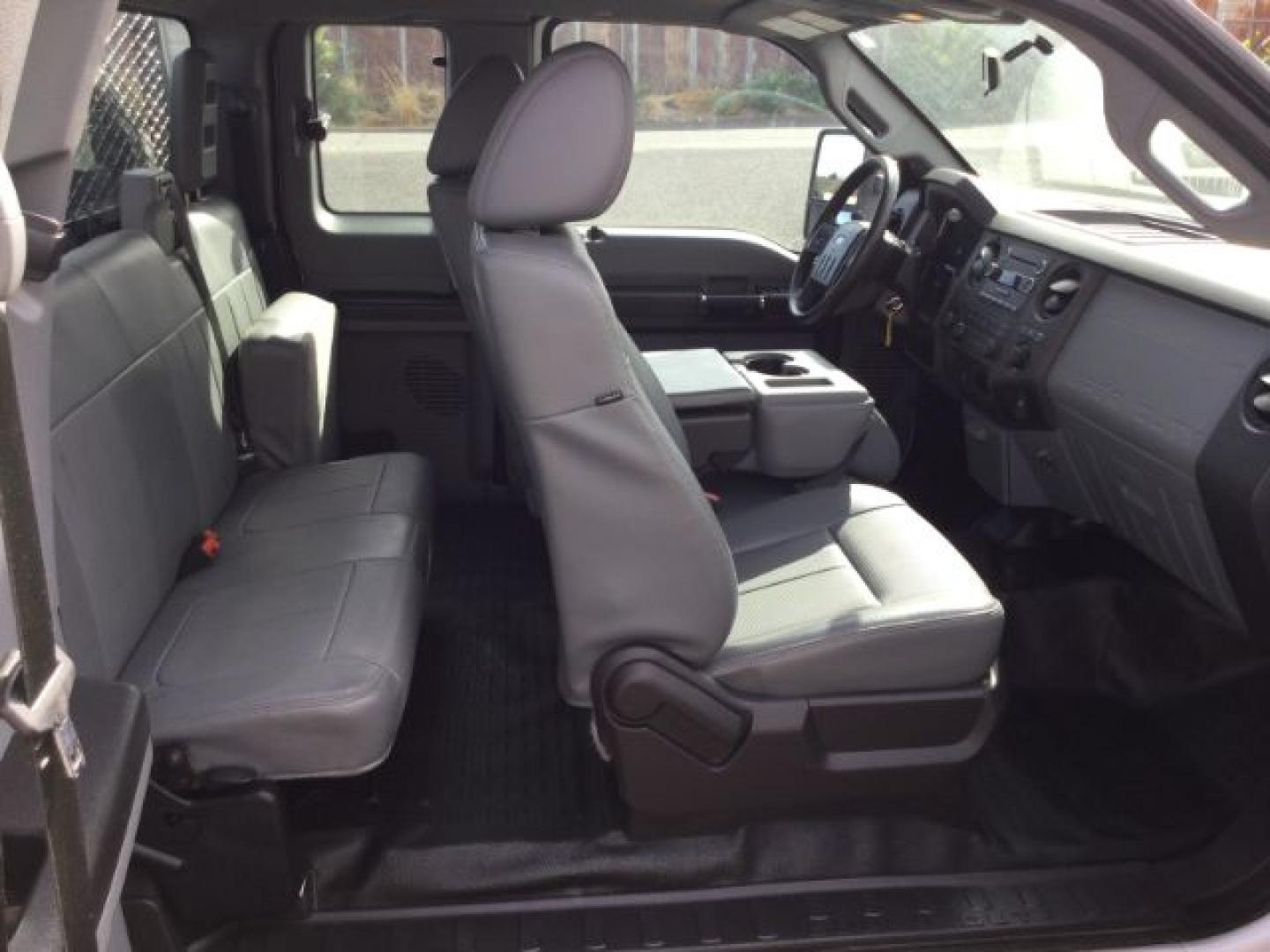 2015 Oxford White Ford F-350 XL SuperCab 4WD (1FD8X3BT6FE) , located at 1801 Main Street, Lewiston, 83501, (208) 743-9371, 46.417065, -117.004799- Photo#4
