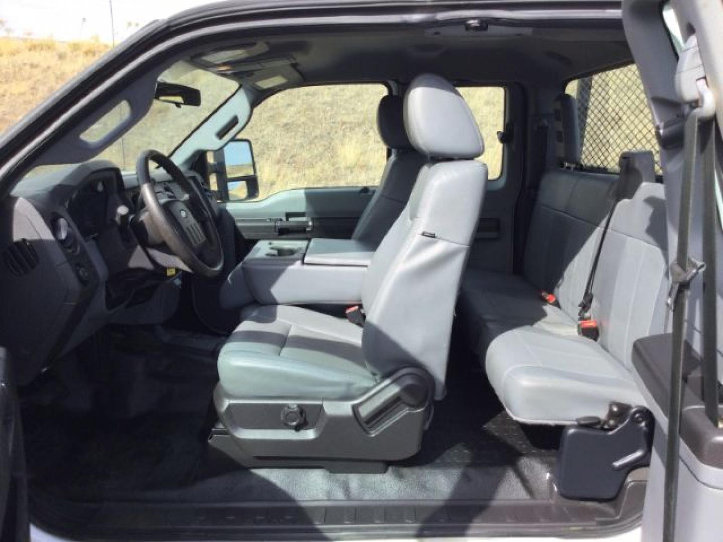 2015 Oxford White Ford F-350 XL SuperCab 4WD (1FD8X3BT6FE) , located at 1801 Main Street, Lewiston, 83501, (208) 743-9371, 46.417065, -117.004799- Photo#5