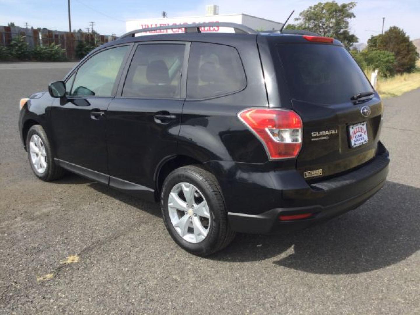 2015 Crystal Black Silica Subaru Forester 2.5i Premium (JF2SJADCXFH) with an 2.5L H-4 DOHC engine, located at 1801 Main Street, Lewiston, 83501, (208) 743-9371, 46.417065, -117.004799- Photo#11