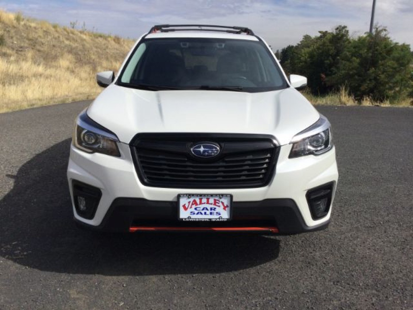 2019 Crystal White Pearl /Gray Subaru Forester Sport (JF2SKAKC9KH) with an 2.5L H-4 direct injection engine, Continuously Variable Transmission transmission, located at 1801 Main Street, Lewiston, 83501, (208) 743-9371, 46.417065, -117.004799- Photo#4