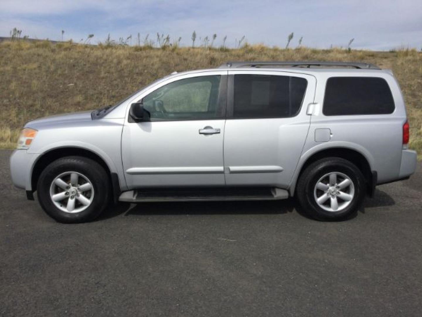 2014 Brilliant Silver /Charcoal Nissan Armada SL (5N1AA0NCXEN) with an Endurance 5.6L V-8 DOHC engine, Automatic transmission, located at 1801 Main Street, Lewiston, 83501, (208) 743-9371, 46.417065, -117.004799- Photo#2
