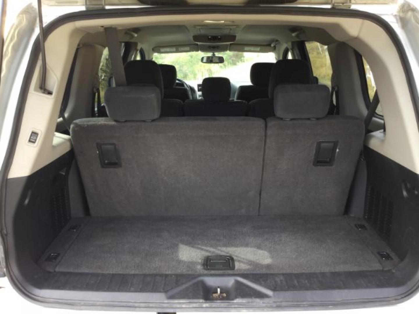 2014 Brilliant Silver /Charcoal Nissan Armada SL (5N1AA0NCXEN) with an Endurance 5.6L V-8 DOHC engine, Automatic transmission, located at 1801 Main Street, Lewiston, 83501, (208) 743-9371, 46.417065, -117.004799- Photo#9