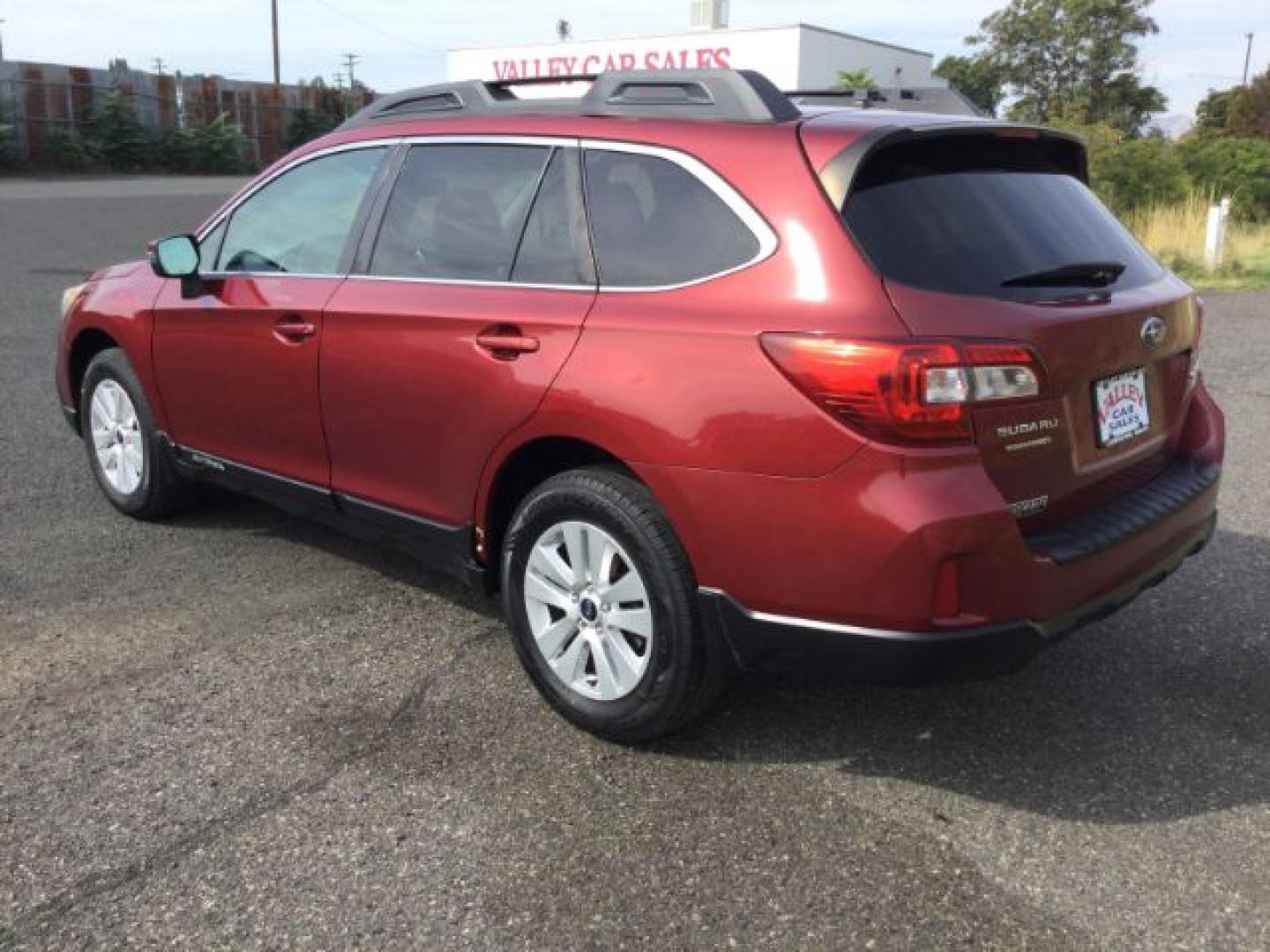 2015 Venetian Red Pearl /Slate Black Subaru Outback 2.5i Premium (4S4BSAHC4F3) with an 2.5L H-4 DOHC engine, Continuously Variable Transmission transmission, located at 1801 Main Street, Lewiston, 83501, (208) 743-9371, 46.417065, -117.004799- Photo#16