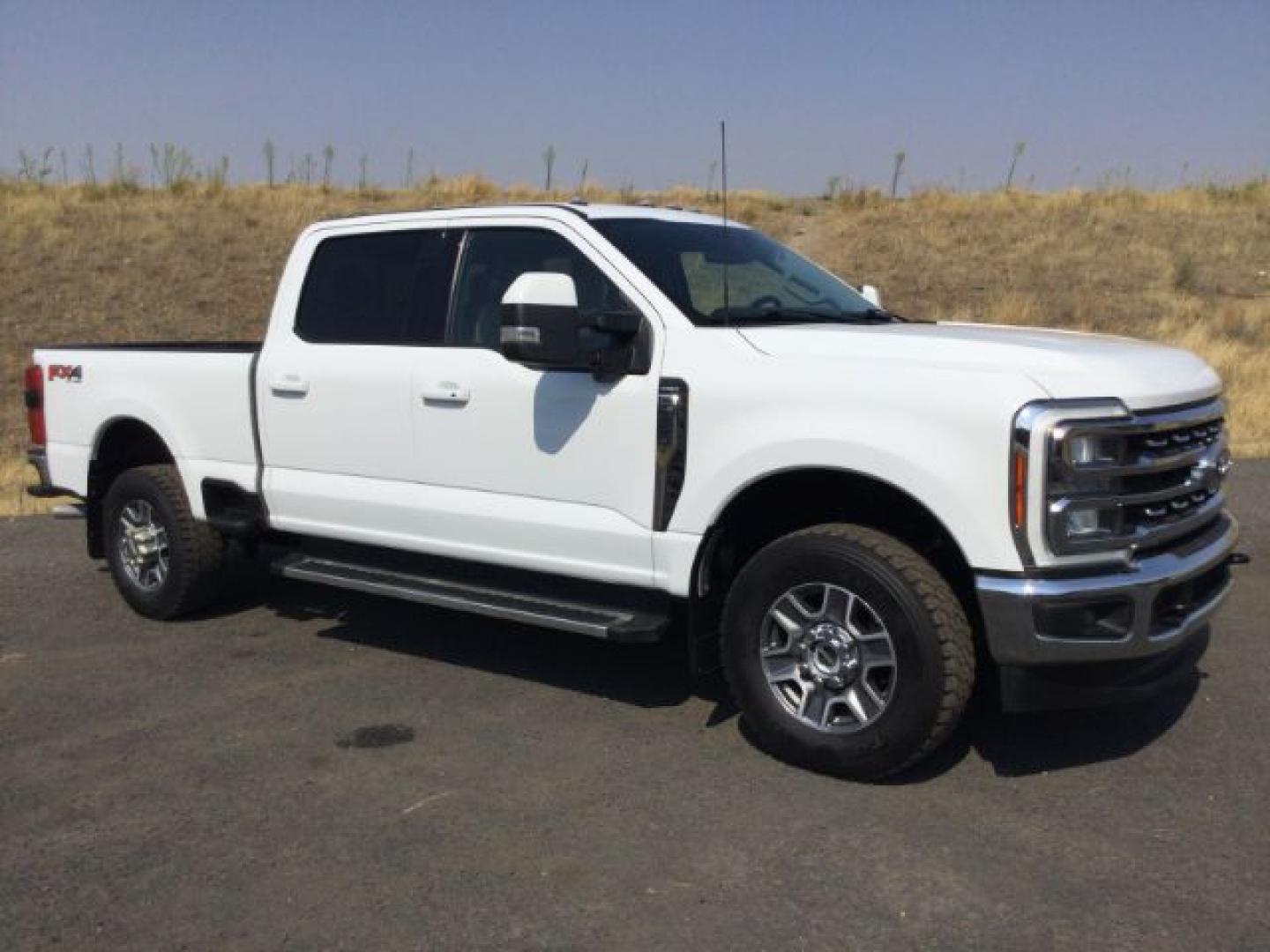 2023 Oxford White /Black Onyx Ford F-350 LARIAT (1FT8W3BN5PE) with an 7.3L V-8 DEVCT variable valve control engine, 10 speed automatic transmission, located at 1801 Main Street, Lewiston, 83501, (208) 743-9371, 46.417065, -117.004799- Photo#1