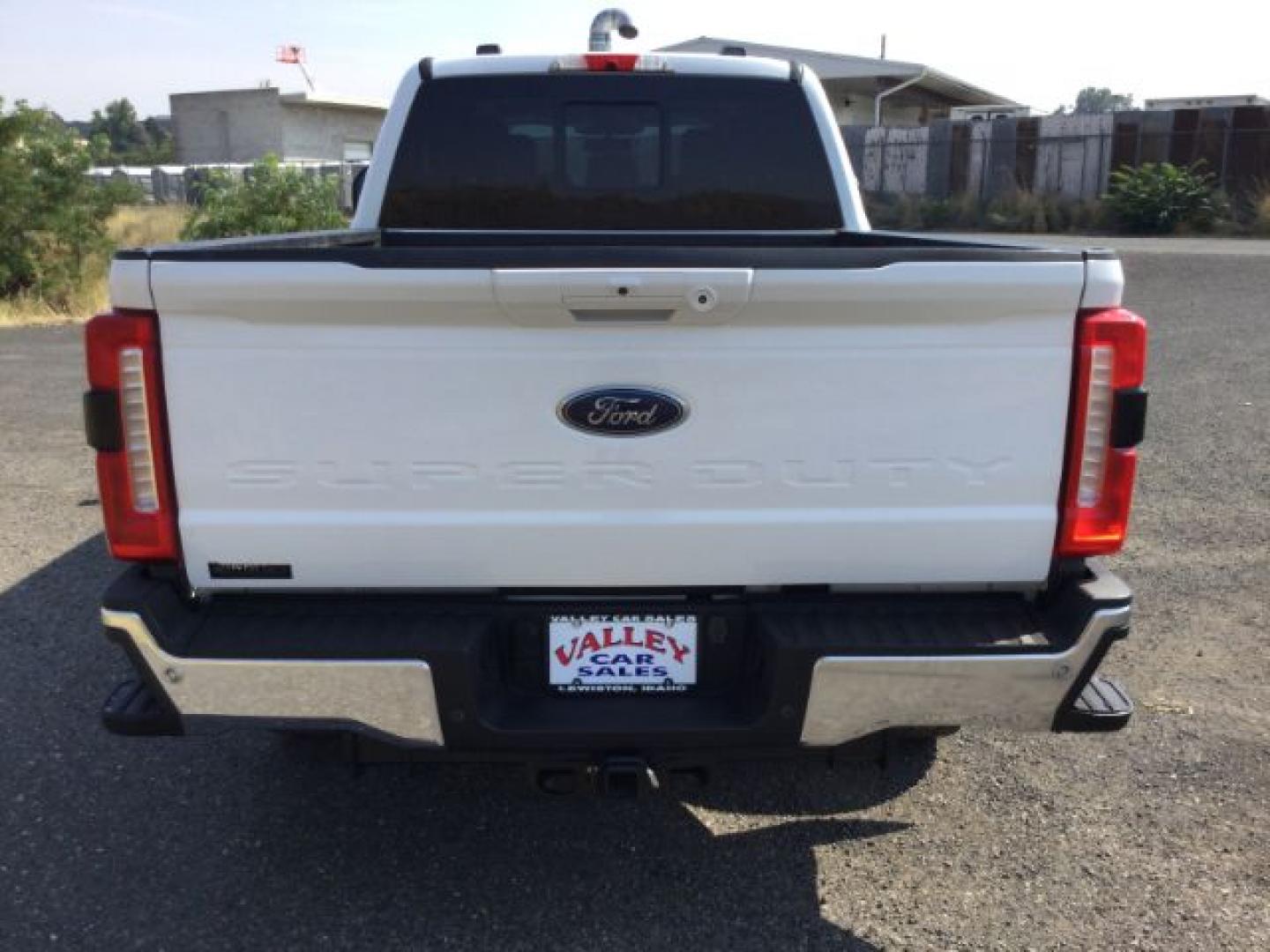 2023 Oxford White /Black Onyx Ford F-350 LARIAT (1FT8W3BN5PE) with an 7.3L V-8 DEVCT variable valve control engine, 10 speed automatic transmission, located at 1801 Main Street, Lewiston, 83501, (208) 743-9371, 46.417065, -117.004799- Photo#16