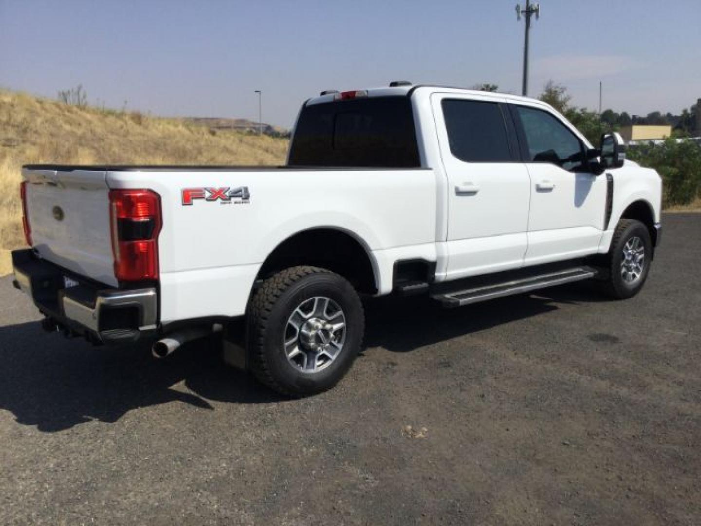 2023 Oxford White /Black Onyx Ford F-350 LARIAT (1FT8W3BN5PE) with an 7.3L V-8 DEVCT variable valve control engine, 10 speed automatic transmission, located at 1801 Main Street, Lewiston, 83501, (208) 743-9371, 46.417065, -117.004799- Photo#17