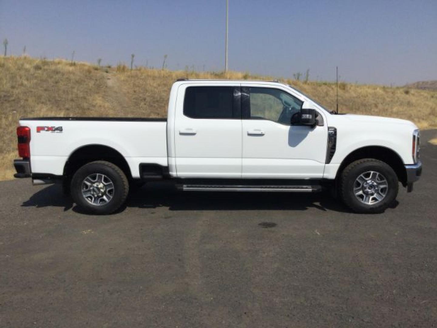 2023 Oxford White /Black Onyx Ford F-350 LARIAT (1FT8W3BN5PE) with an 7.3L V-8 DEVCT variable valve control engine, 10 speed automatic transmission, located at 1801 Main Street, Lewiston, 83501, (208) 743-9371, 46.417065, -117.004799- Photo#18