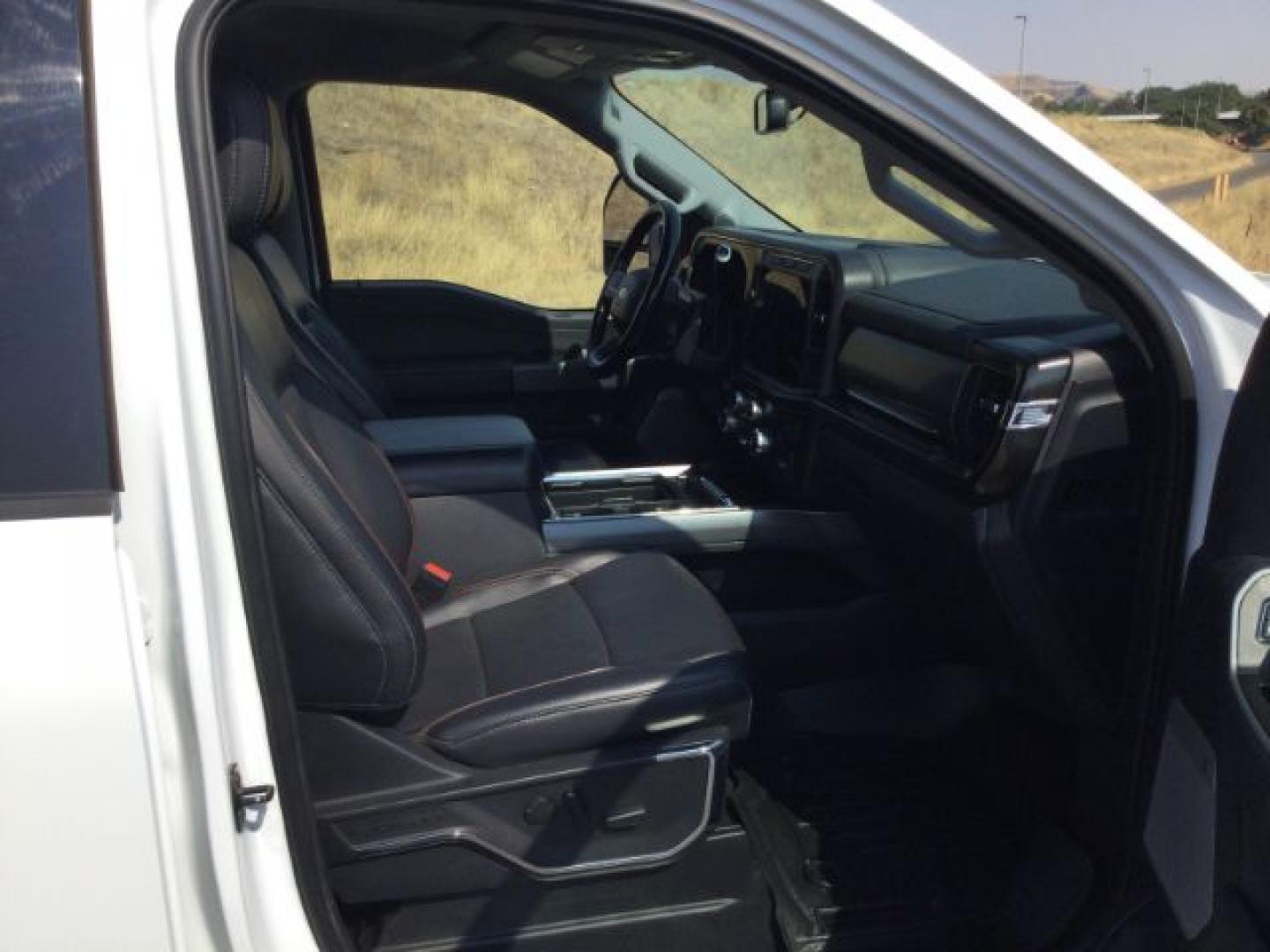 2023 Oxford White /Black Onyx Ford F-350 LARIAT (1FT8W3BN5PE) with an 7.3L V-8 DEVCT variable valve control engine, 10 speed automatic transmission, located at 1801 Main Street, Lewiston, 83501, (208) 743-9371, 46.417065, -117.004799- Photo#20