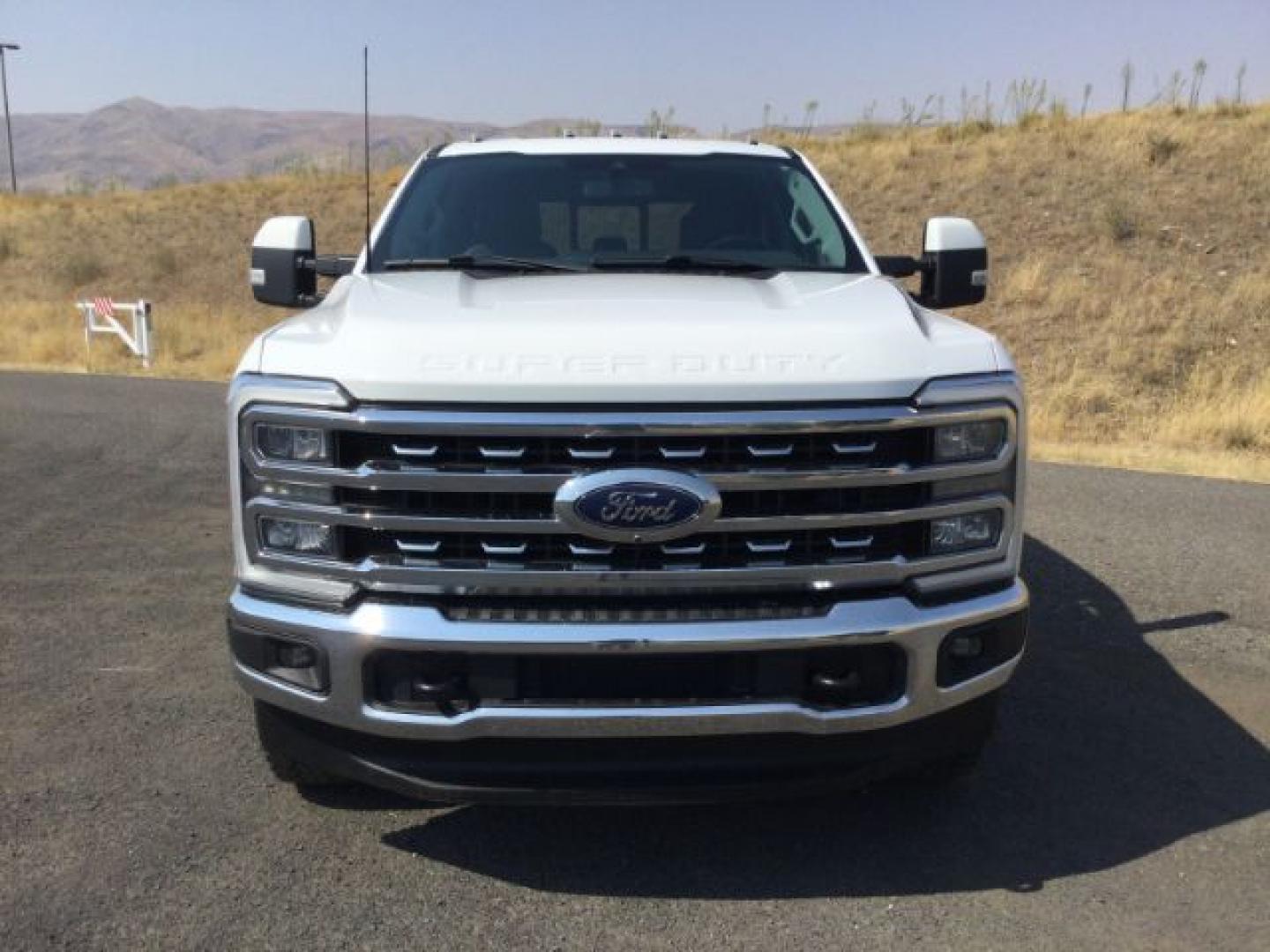 2023 Oxford White /Black Onyx Ford F-350 LARIAT (1FT8W3BN5PE) with an 7.3L V-8 DEVCT variable valve control engine, 10 speed automatic transmission, located at 1801 Main Street, Lewiston, 83501, (208) 743-9371, 46.417065, -117.004799- Photo#21