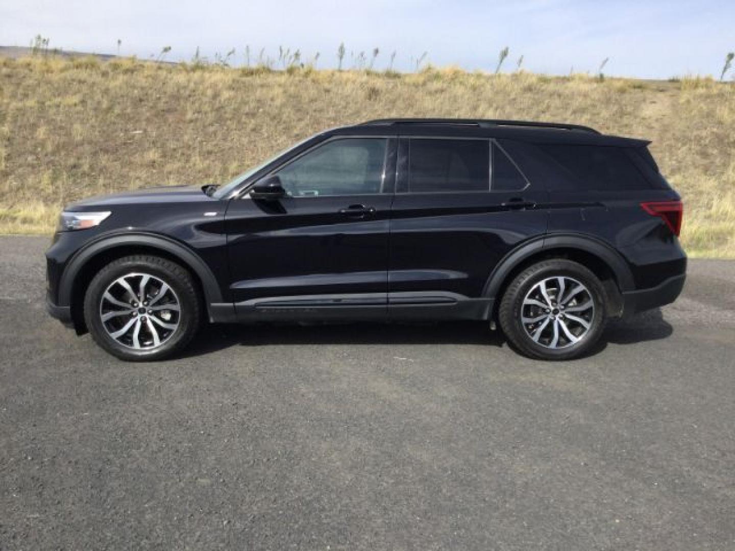 2022 Agate Black Metallic /Ebony Ford Explorer ST-Line (1FMSK8KH2NG) with an EcoBoost 2.3L I-4 direct injection engine, Automatic transmission, located at 1801 Main Street, Lewiston, 83501, (208) 743-9371, 46.417065, -117.004799- Photo#2