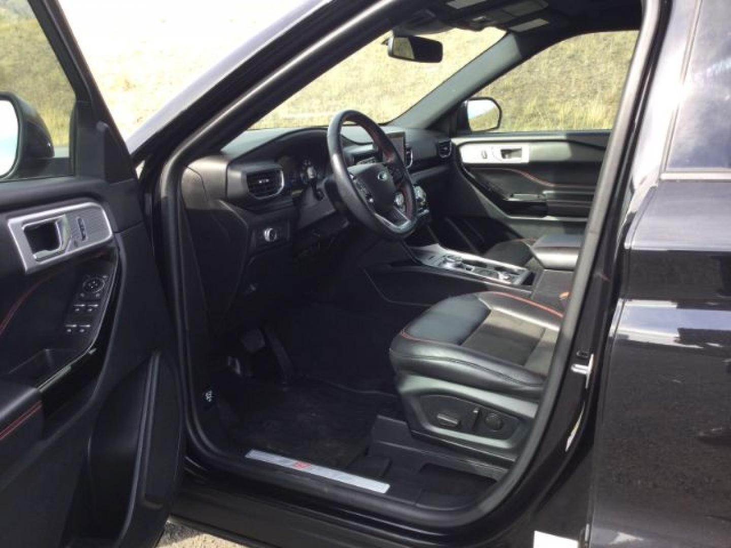 2022 Agate Black Metallic /Ebony Ford Explorer ST-Line (1FMSK8KH2NG) with an EcoBoost 2.3L I-4 direct injection engine, Automatic transmission, located at 1801 Main Street, Lewiston, 83501, (208) 743-9371, 46.417065, -117.004799- Photo#3