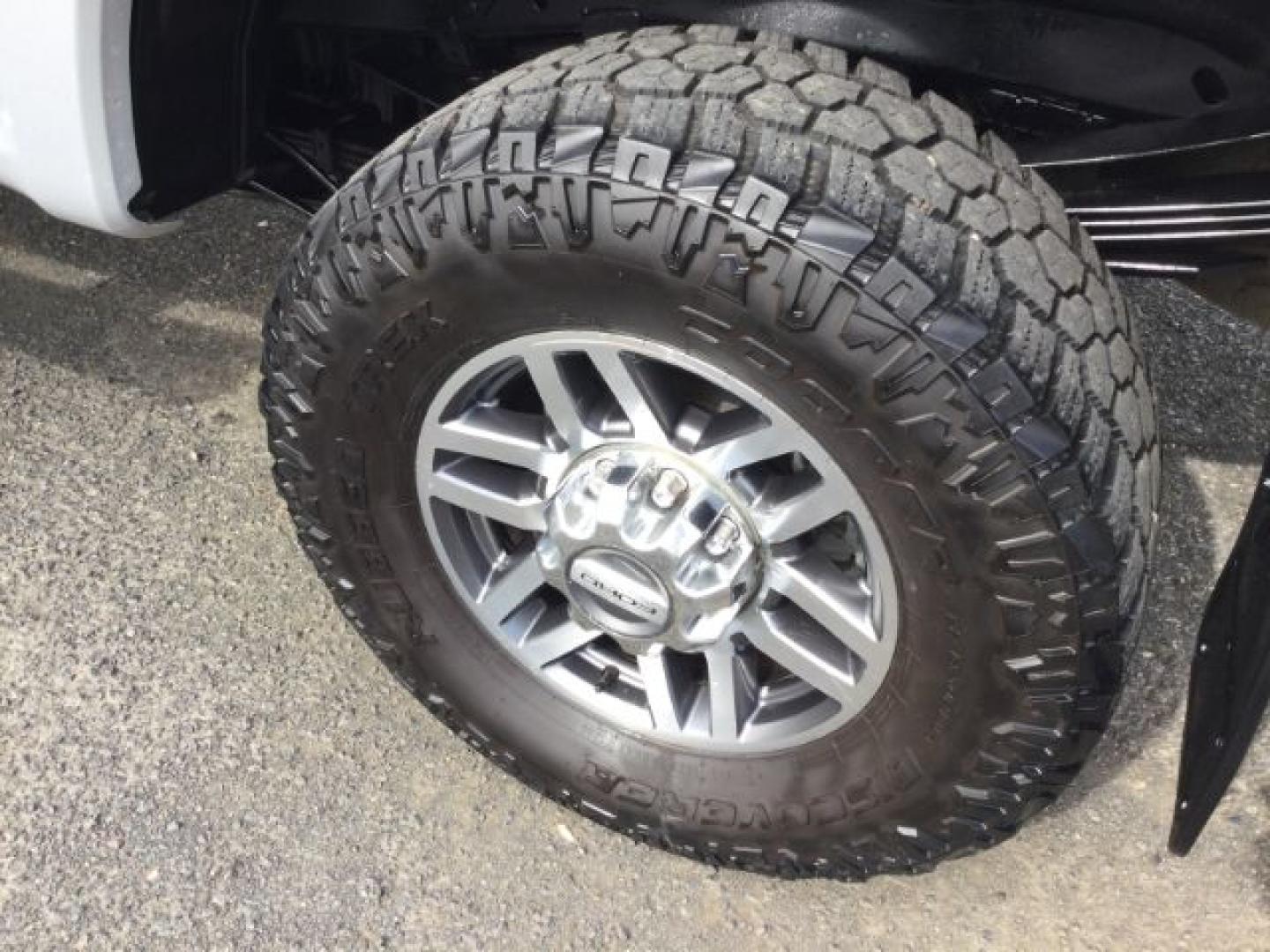 2017 Ingot Silver Metallic /Steel Gray Cloth Ford F-350 XLT FX4 (1FT8W3BT1HE) with an Powerstroke 6.7L V-8 direct injection engine, 6-Speed Automatic transmission, located at 1801 Main Street, Lewiston, 83501, (208) 743-9371, 46.417065, -117.004799- Photo#10