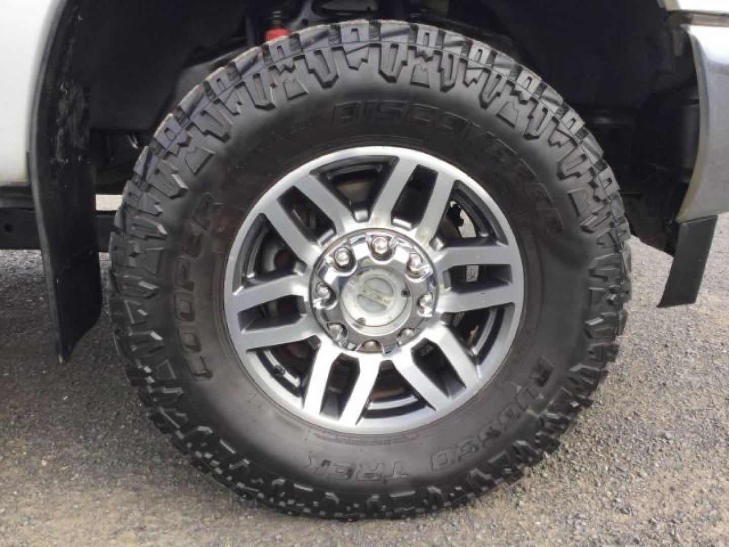 2017 Ingot Silver Metallic /Steel Gray Cloth Ford F-350 XLT FX4 (1FT8W3BT1HE) with an Powerstroke 6.7L V-8 direct injection engine, 6-Speed Automatic transmission, located at 1801 Main Street, Lewiston, 83501, (208) 743-9371, 46.417065, -117.004799- Photo#19