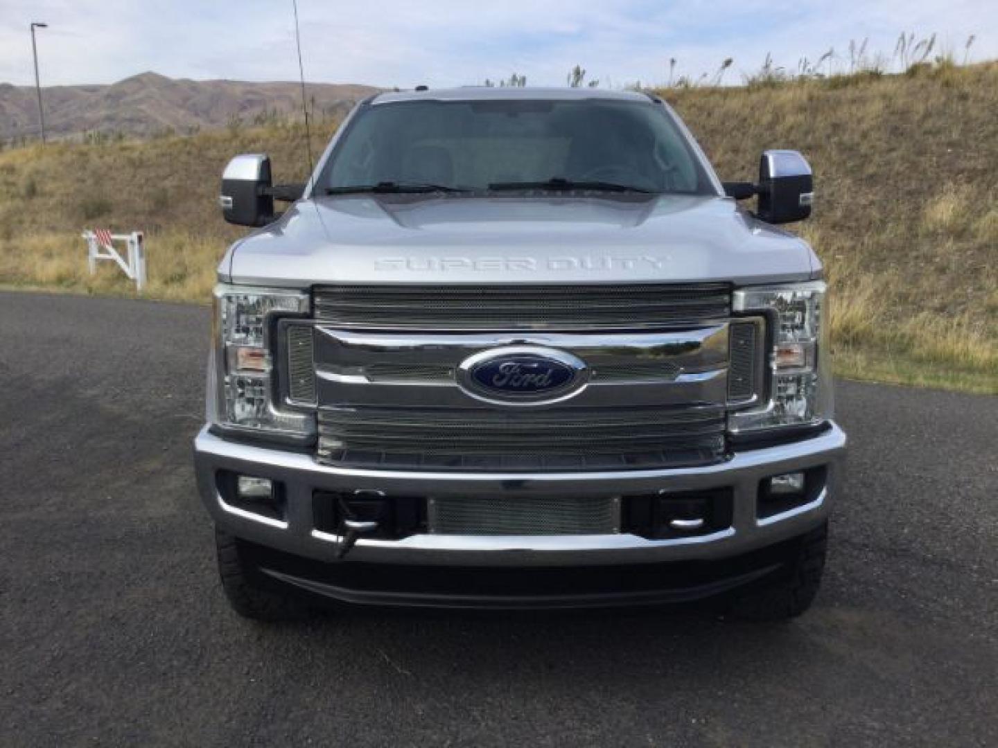 2017 Ingot Silver Metallic /Steel Gray Cloth Ford F-350 XLT FX4 (1FT8W3BT1HE) with an Powerstroke 6.7L V-8 direct injection engine, 6-Speed Automatic transmission, located at 1801 Main Street, Lewiston, 83501, (208) 743-9371, 46.417065, -117.004799- Photo#20