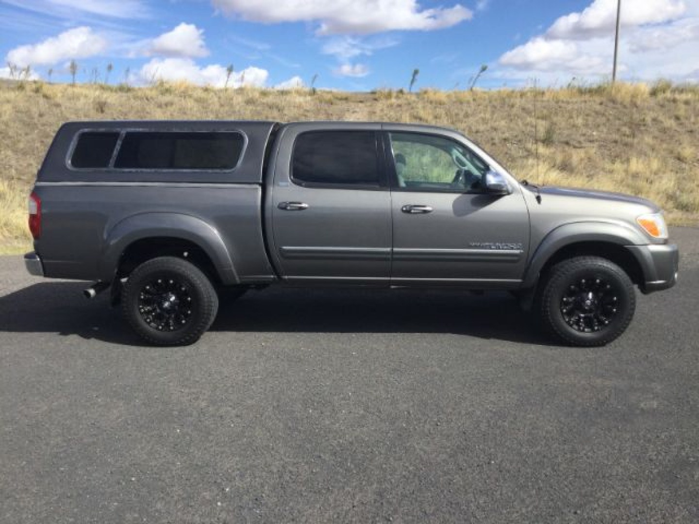 2005 Phantom Gray Pearl /Light Charcoal Toyota Tundra SR5 V8 (5TBDT44115S) with an I-FORCE 4.7L V-8 DOHC engine, 5-Speed Automatic transmission, located at 1801 Main Street, Lewiston, 83501, (208) 743-9371, 46.417065, -117.004799- Photo#3