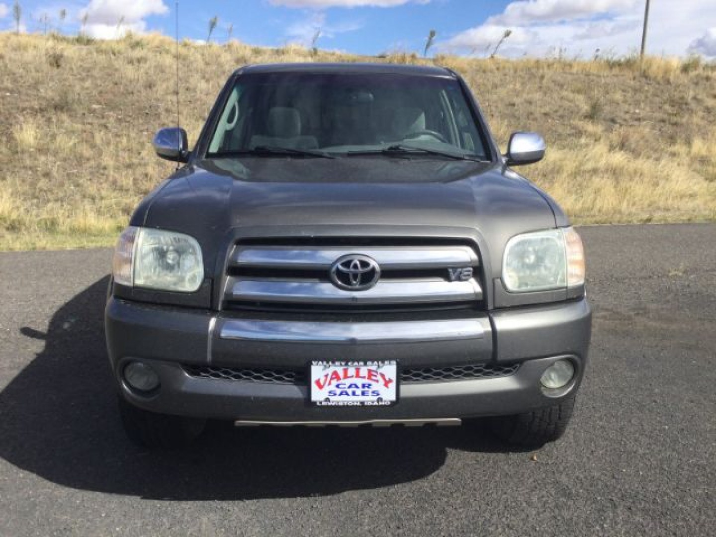 2005 Phantom Gray Pearl /Light Charcoal Toyota Tundra SR5 V8 (5TBDT44115S) with an I-FORCE 4.7L V-8 DOHC engine, 5-Speed Automatic transmission, located at 1801 Main Street, Lewiston, 83501, (208) 743-9371, 46.417065, -117.004799- Photo#17