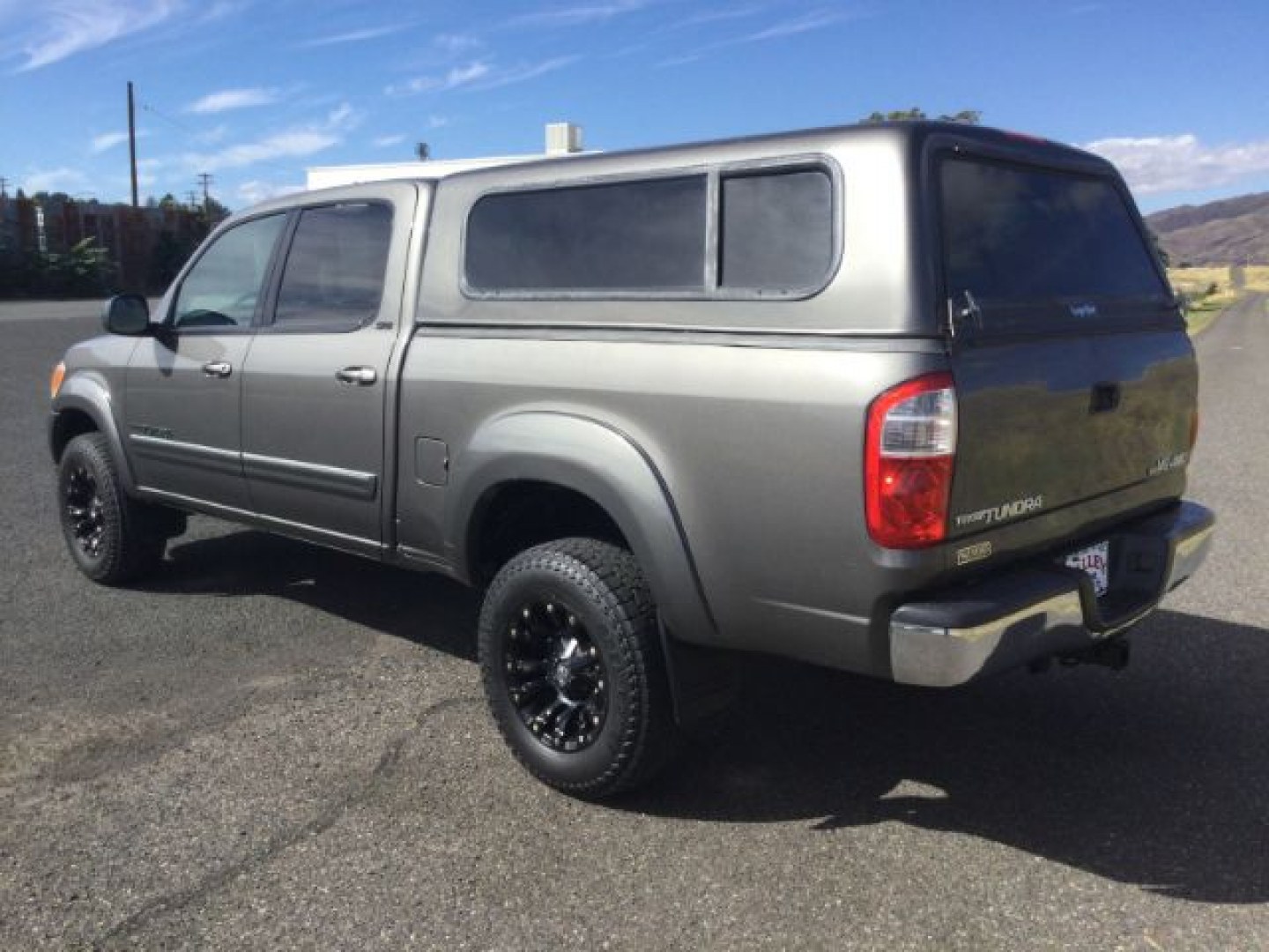 2005 Phantom Gray Pearl /Light Charcoal Toyota Tundra SR5 V8 (5TBDT44115S) with an I-FORCE 4.7L V-8 DOHC engine, 5-Speed Automatic transmission, located at 1801 Main Street, Lewiston, 83501, (208) 743-9371, 46.417065, -117.004799- Photo#18