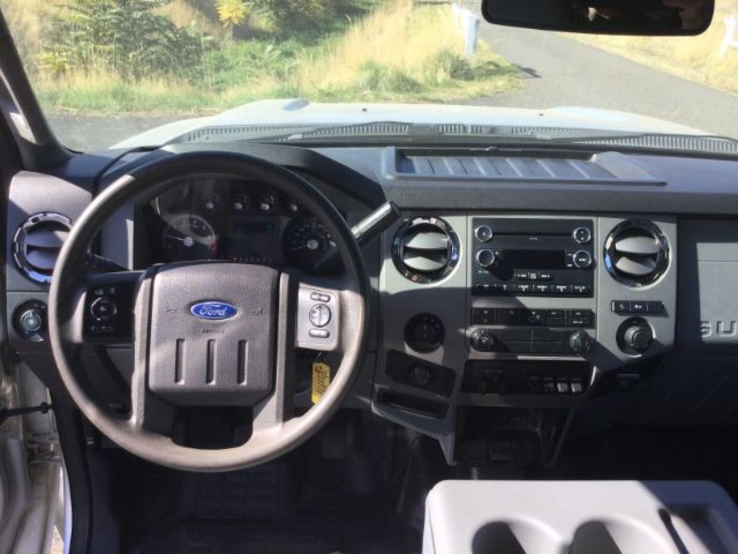 2015 Ingot Silver Metallic /Steel Gray Cloth Ford F-250 XLT (1FT7W2B65FE) with an 6.2 EFI V8 engine, 6-Speed Automatic transmission, located at 1801 Main Street, Lewiston, 83501, (208) 743-9371, 46.417065, -117.004799- Photo#6