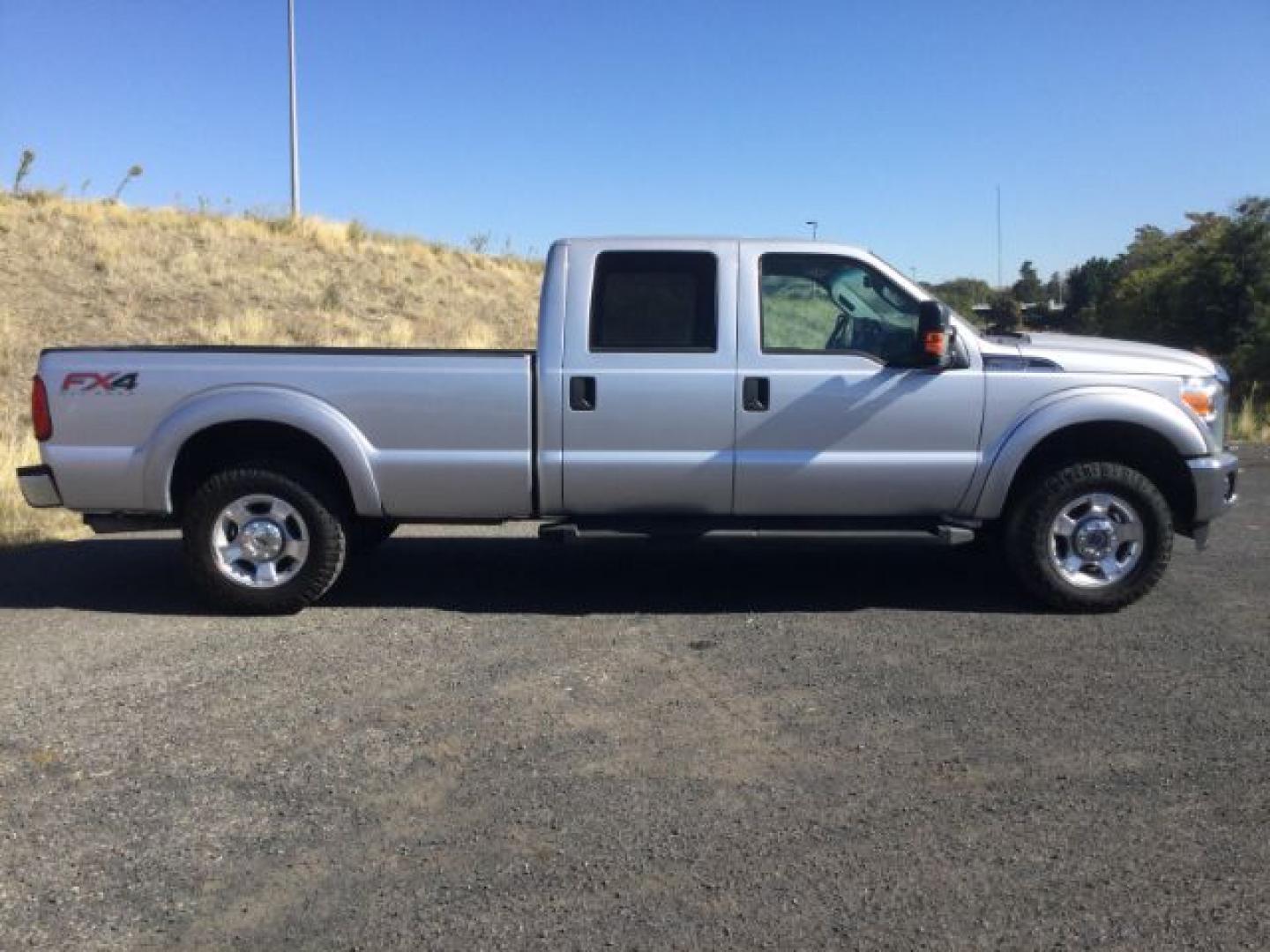 2015 Ingot Silver Metallic /Steel Gray Cloth Ford F-250 XLT (1FT7W2B65FE) with an 6.2 EFI V8 engine, 6-Speed Automatic transmission, located at 1801 Main Street, Lewiston, 83501, (208) 743-9371, 46.417065, -117.004799- Photo#11