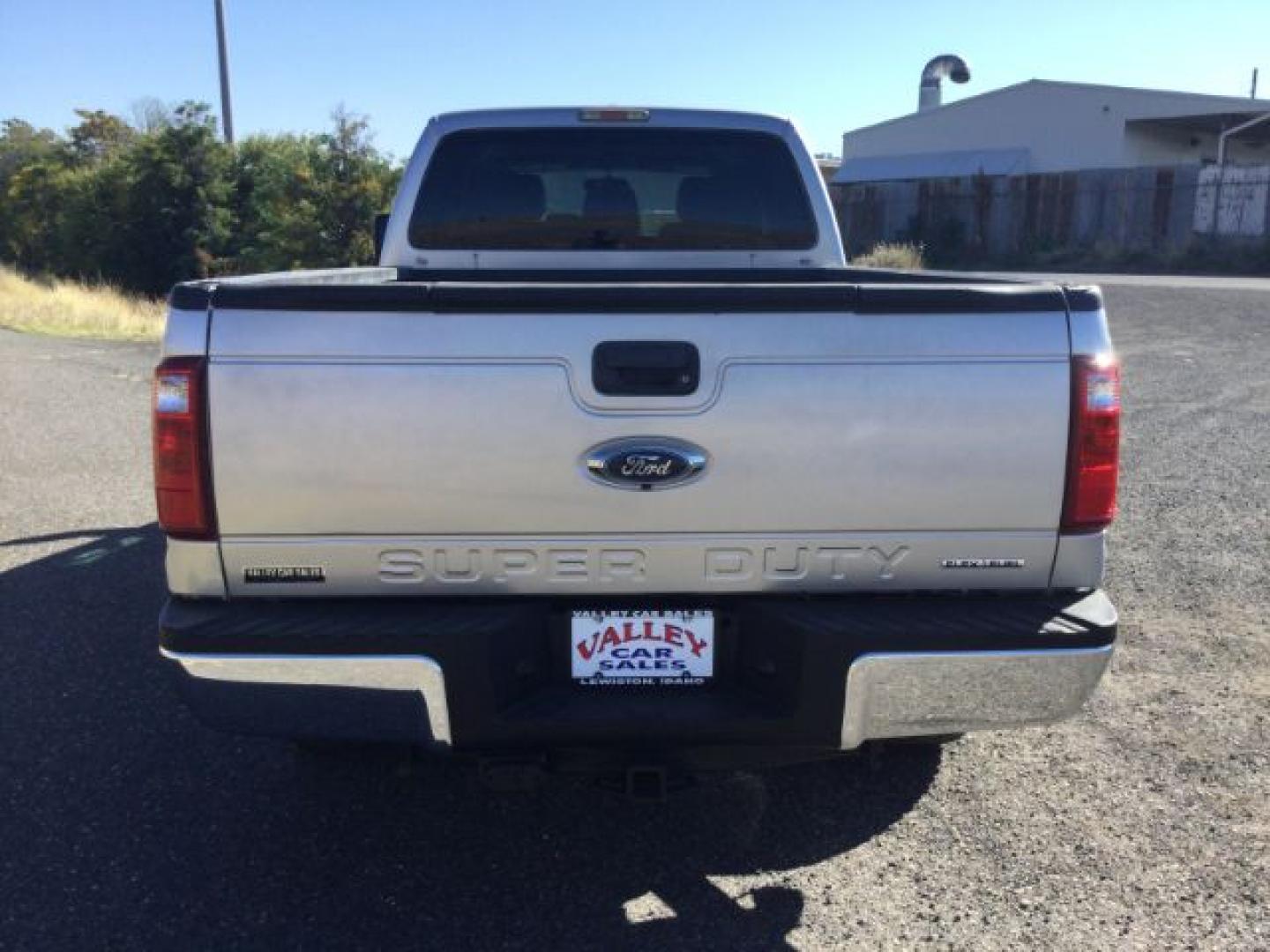 2015 Ingot Silver Metallic /Steel Gray Cloth Ford F-250 XLT (1FT7W2B65FE) with an 6.2 EFI V8 engine, 6-Speed Automatic transmission, located at 1801 Main Street, Lewiston, 83501, (208) 743-9371, 46.417065, -117.004799- Photo#16