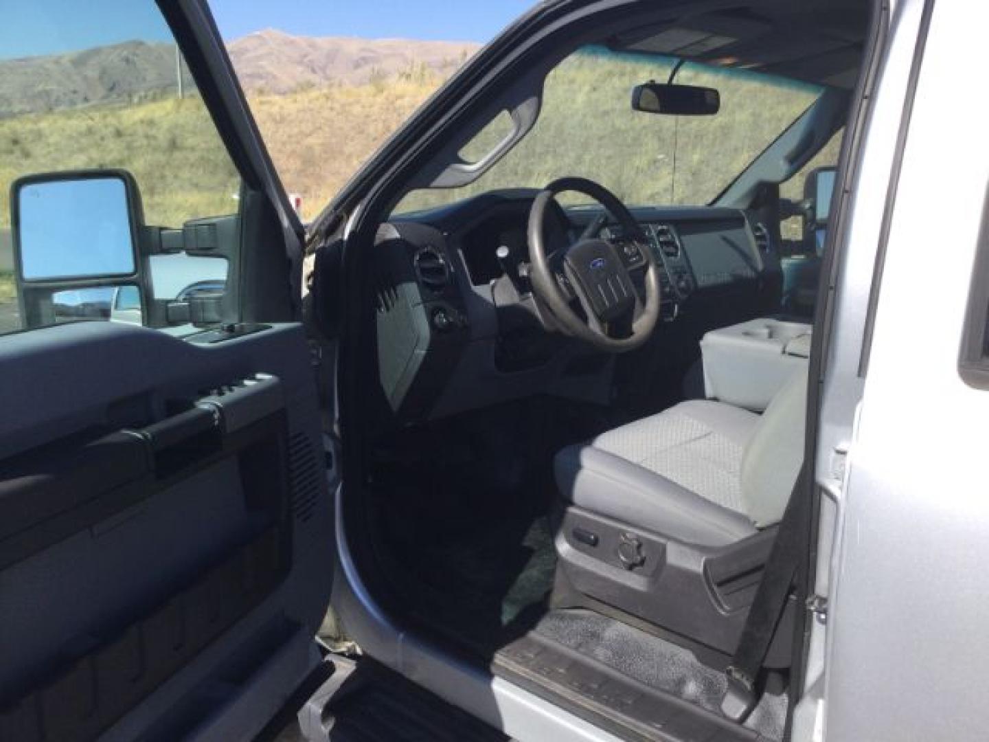 2015 Ingot Silver Metallic /Steel Gray Cloth Ford F-250 XLT (1FT7W2B65FE) with an 6.2 EFI V8 engine, 6-Speed Automatic transmission, located at 1801 Main Street, Lewiston, 83501, (208) 743-9371, 46.417065, -117.004799- Photo#21