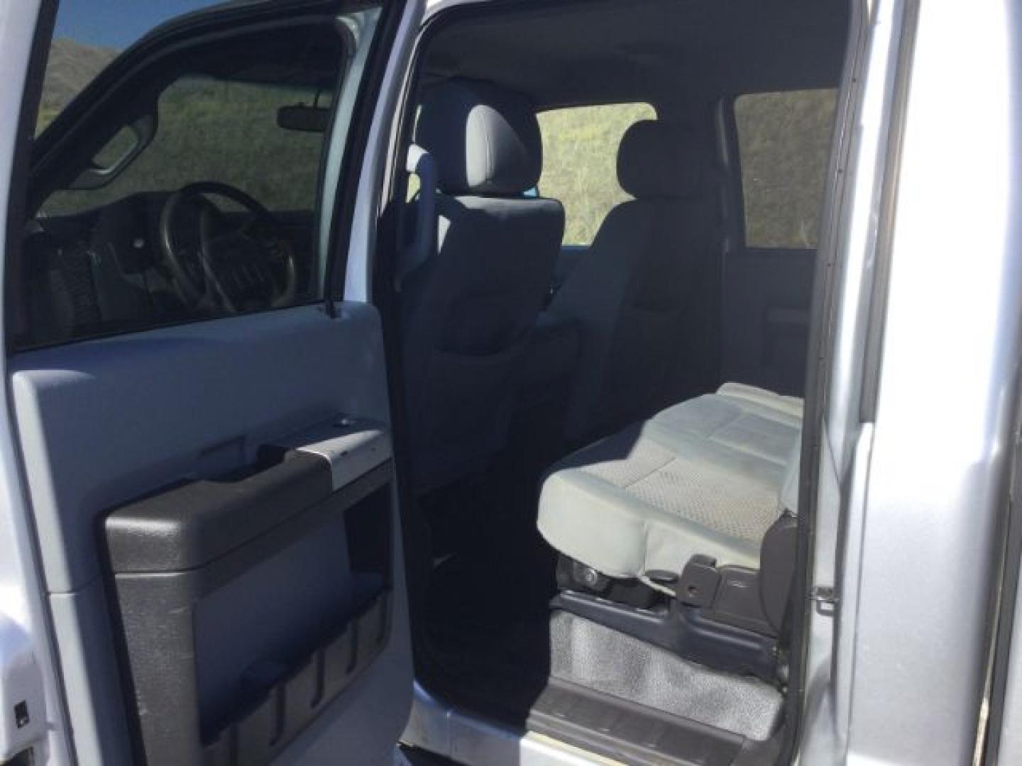 2015 Ingot Silver Metallic /Steel Gray Cloth Ford F-250 XLT (1FT7W2B65FE) with an 6.2 EFI V8 engine, 6-Speed Automatic transmission, located at 1801 Main Street, Lewiston, 83501, (208) 743-9371, 46.417065, -117.004799- Photo#22