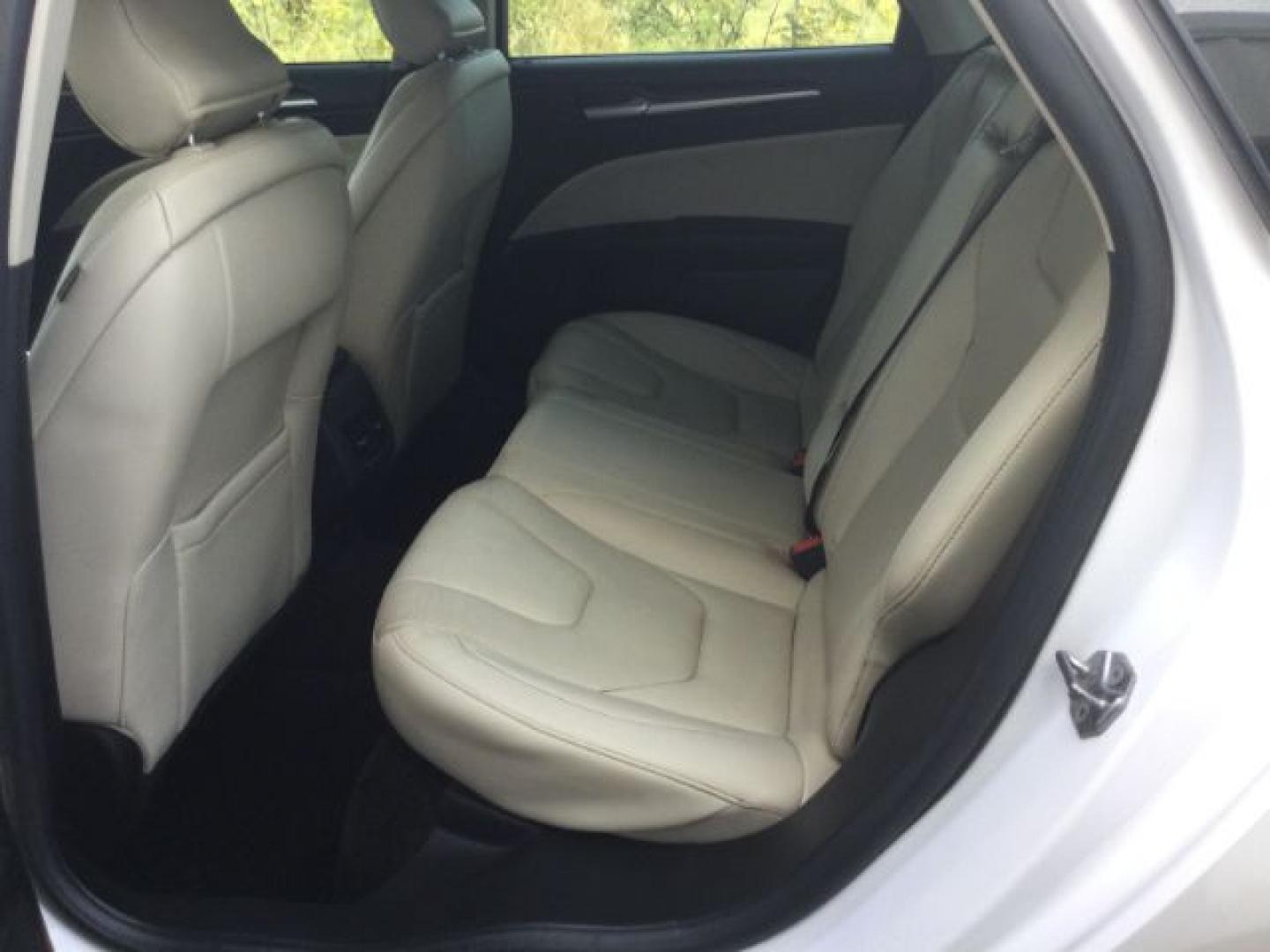 2017 White Platinum Metallic Tri-Coat /Medium Soft Ceramic Ford Fusion Titanium | Platinum (3FA6P0K9XHR) with an EcoBoost 2L I-4 direct injection engine, Automatic transmission, located at 1801 Main Street, Lewiston, 83501, (208) 743-9371, 46.417065, -117.004799- Photo#5