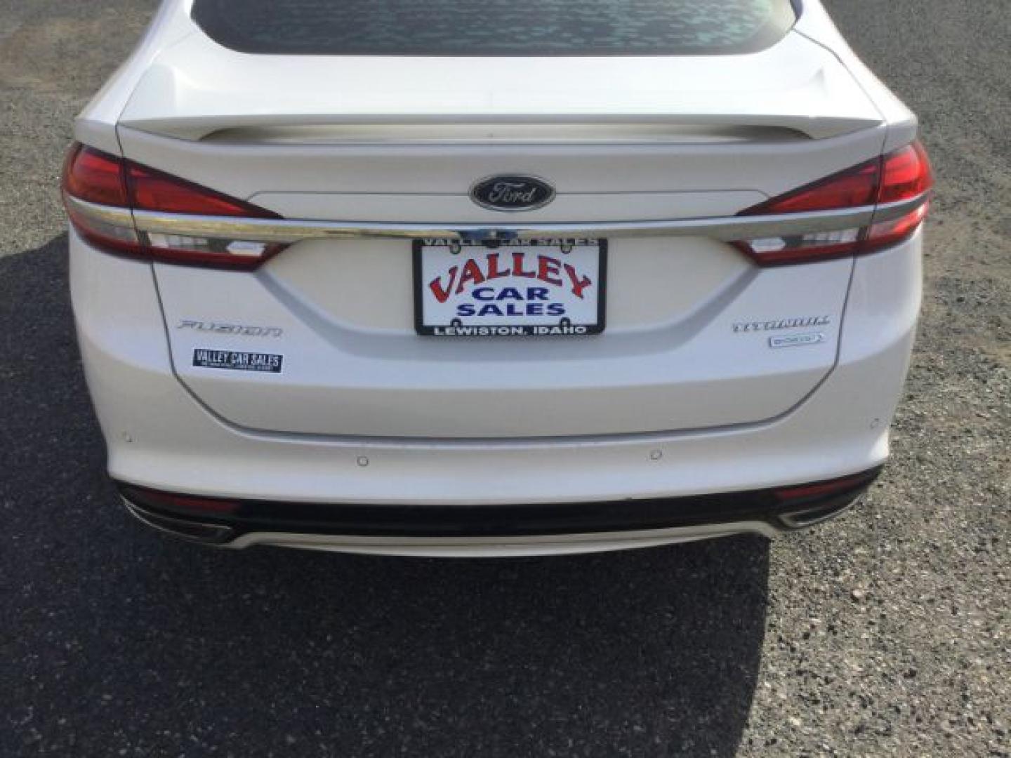 2017 White Platinum Metallic Tri-Coat /Medium Soft Ceramic Ford Fusion Titanium | Platinum (3FA6P0K9XHR) with an EcoBoost 2L I-4 direct injection engine, Automatic transmission, located at 1801 Main Street, Lewiston, 83501, (208) 743-9371, 46.417065, -117.004799- Photo#18