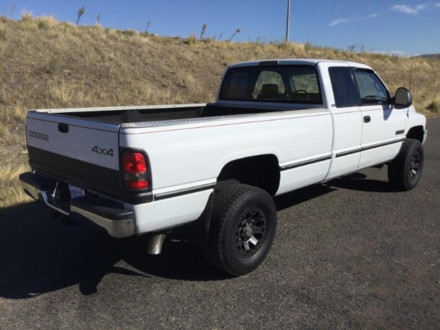 1997 Bright White /Mist Gray Dodge Ram 2500 SLT Laramie (3B7KF23D9VG) with an Cummins 5.9L I-6 diesel direct injection engine, Automatic transmission, located at 1801 Main Street, Lewiston, 83501, (208) 743-9371, 46.417065, -117.004799- Photo#2