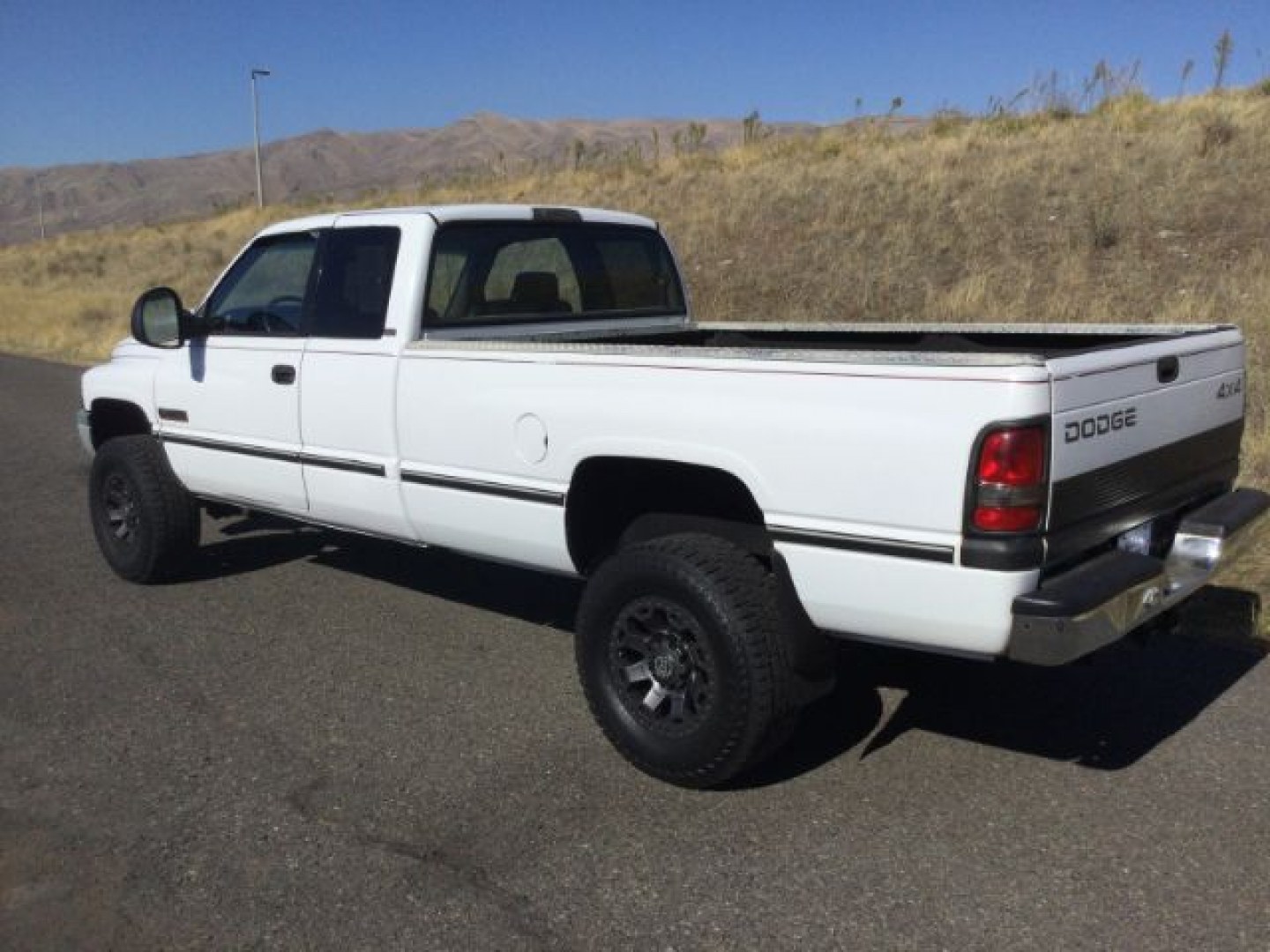 1997 Bright White /Mist Gray Dodge Ram 2500 SLT Laramie (3B7KF23D9VG) with an Cummins 5.9L I-6 diesel direct injection engine, Automatic transmission, located at 1801 Main Street, Lewiston, 83501, (208) 743-9371, 46.417065, -117.004799- Photo#10