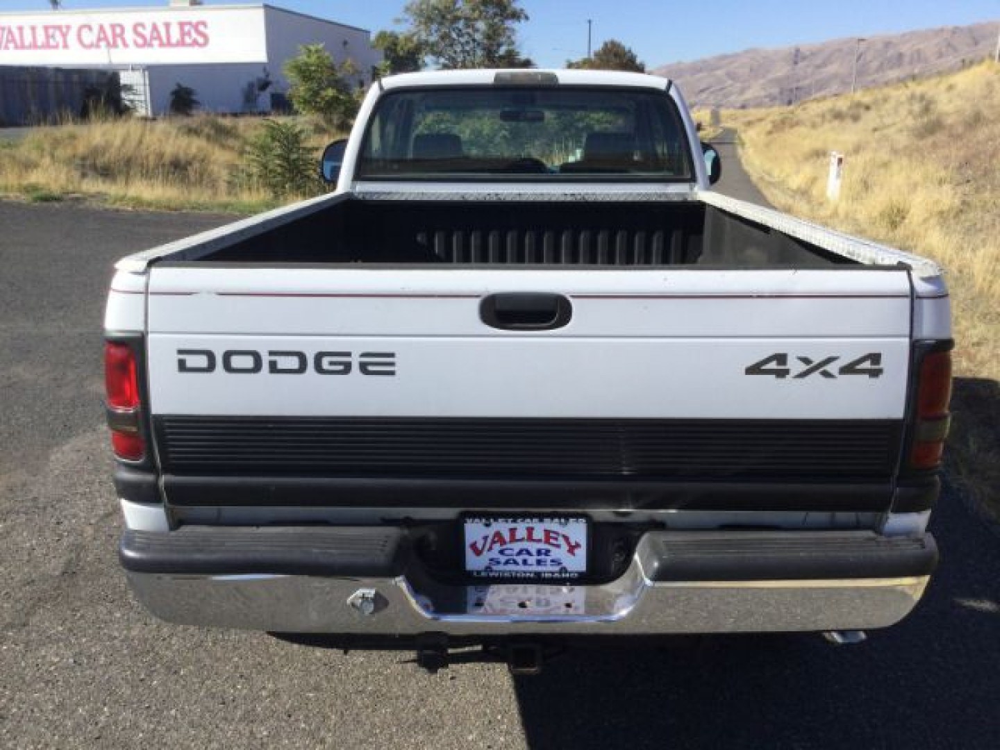 1997 Bright White /Mist Gray Dodge Ram 2500 SLT Laramie (3B7KF23D9VG) with an Cummins 5.9L I-6 diesel direct injection engine, Automatic transmission, located at 1801 Main Street, Lewiston, 83501, (208) 743-9371, 46.417065, -117.004799- Photo#11