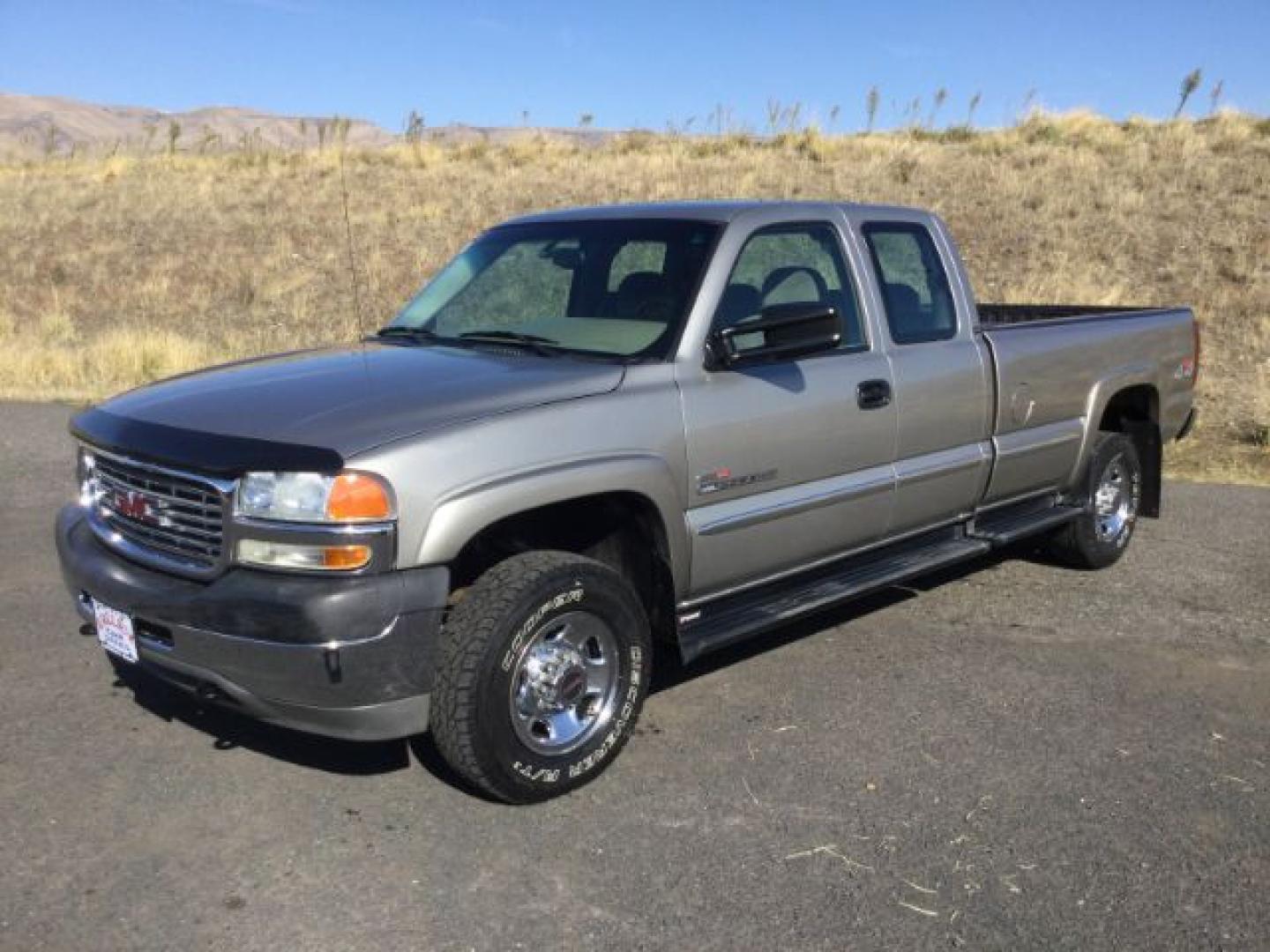 2001 Pewter Metallic /Neutral GMC Sierra 2500HD SLE (1GTHK29161E) with an Duramax 6.6L V-8 xxxxxx engine, 5-Speed Automatic transmission, located at 1801 Main Street, Lewiston, 83501, (208) 743-9371, 46.417065, -117.004799- Photo#0
