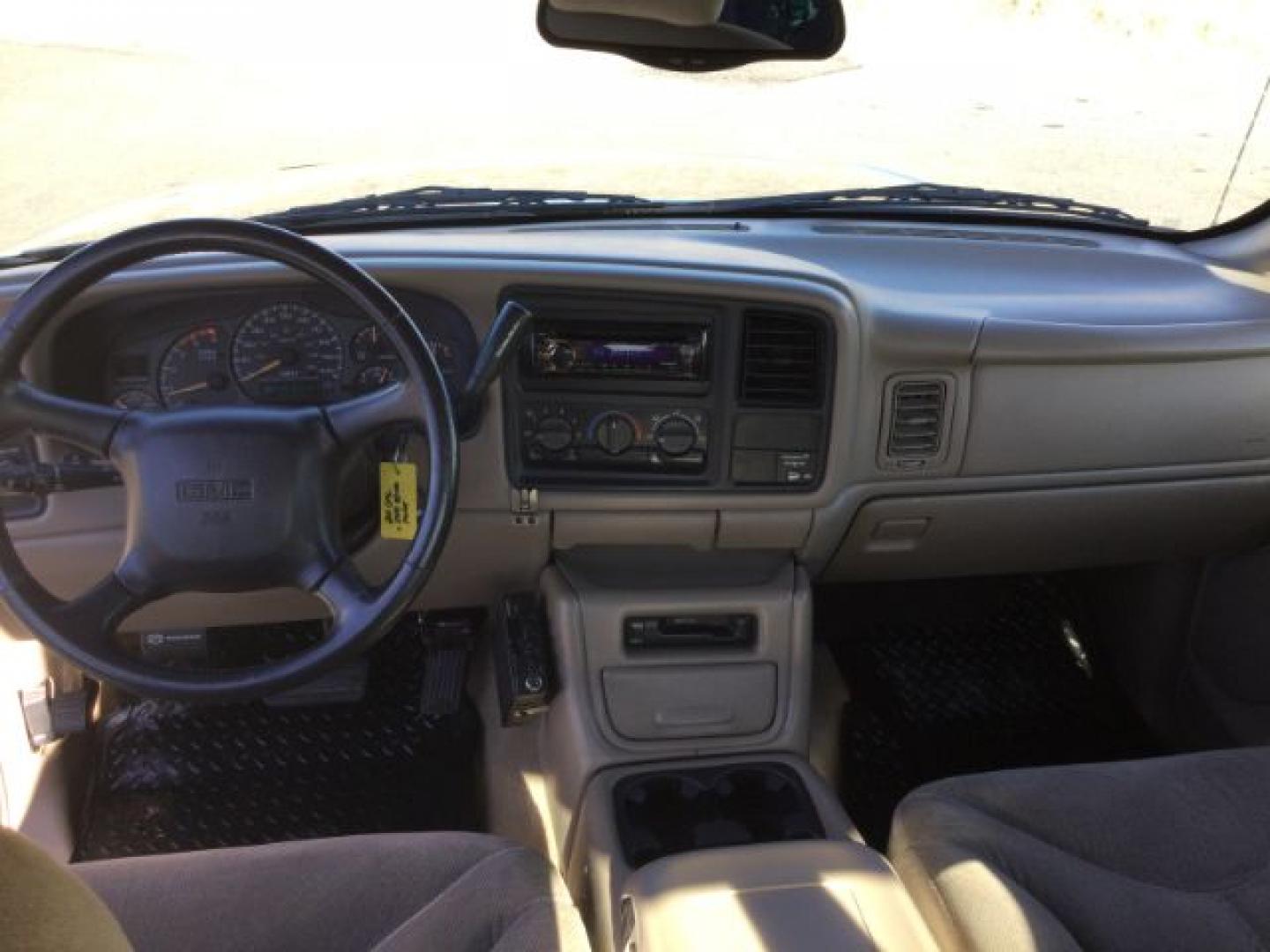 2001 Pewter Metallic /Neutral GMC Sierra 2500HD SLE (1GTHK29161E) with an Duramax 6.6L V-8 xxxxxx engine, 5-Speed Automatic transmission, located at 1801 Main Street, Lewiston, 83501, (208) 743-9371, 46.417065, -117.004799- Photo#5