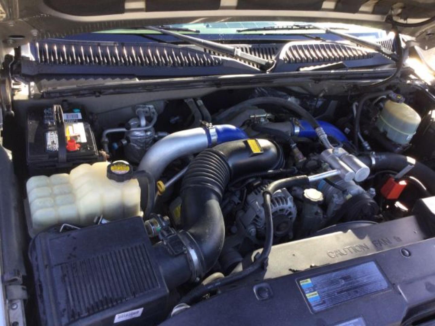 2001 Pewter Metallic /Neutral GMC Sierra 2500HD SLE (1GTHK29161E) with an Duramax 6.6L V-8 xxxxxx engine, 5-Speed Automatic transmission, located at 1801 Main Street, Lewiston, 83501, (208) 743-9371, 46.417065, -117.004799- Photo#16