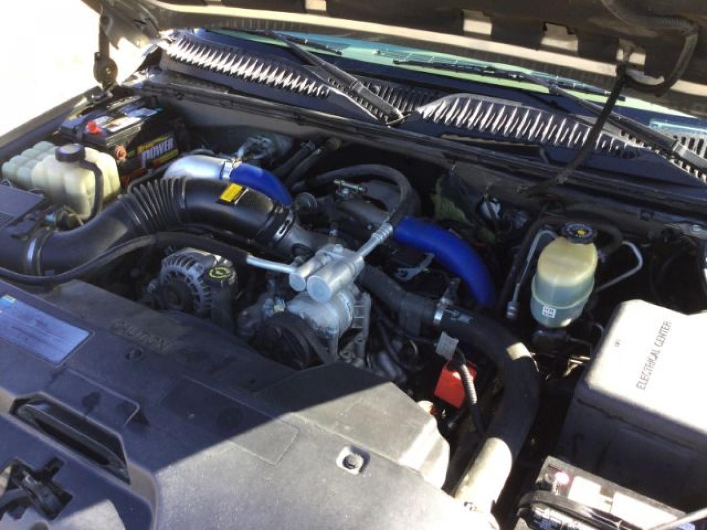 2001 Pewter Metallic /Neutral GMC Sierra 2500HD SLE (1GTHK29161E) with an Duramax 6.6L V-8 xxxxxx engine, 5-Speed Automatic transmission, located at 1801 Main Street, Lewiston, 83501, (208) 743-9371, 46.417065, -117.004799- Photo#17