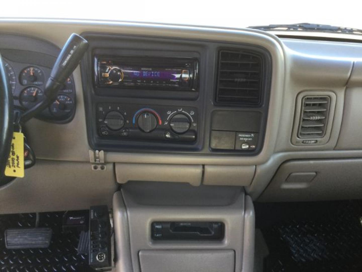 2001 Pewter Metallic /Neutral GMC Sierra 2500HD SLE (1GTHK29161E) with an Duramax 6.6L V-8 xxxxxx engine, 5-Speed Automatic transmission, located at 1801 Main Street, Lewiston, 83501, (208) 743-9371, 46.417065, -117.004799- Photo#22