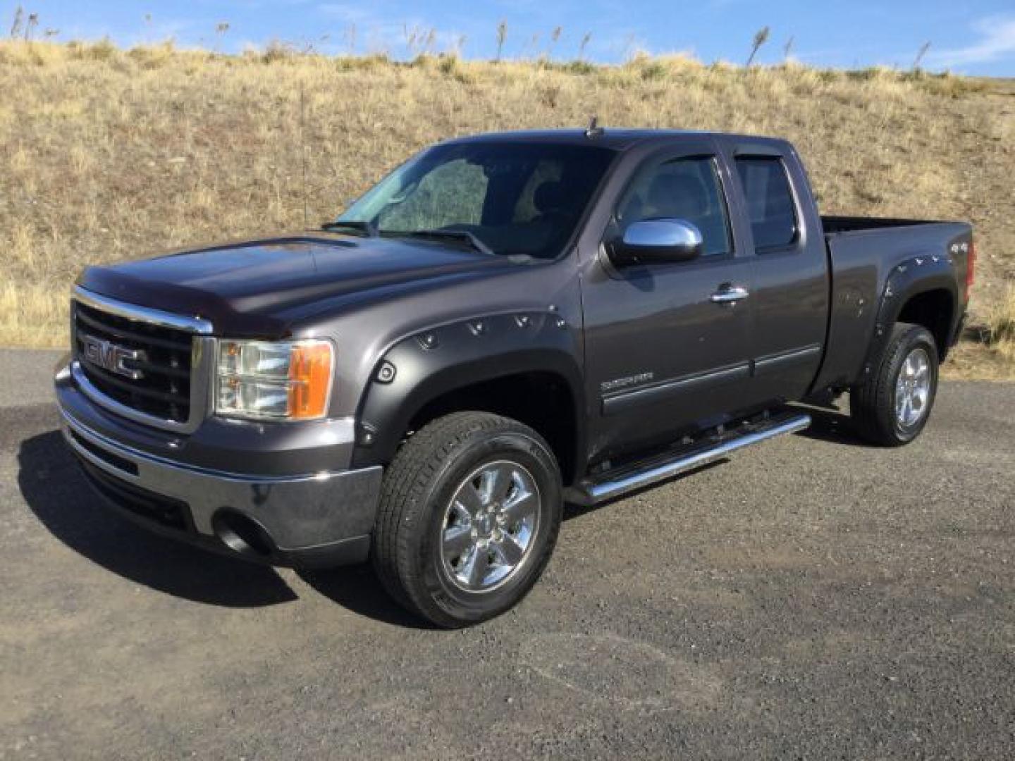 2010 Stealth Gray Metallic /Ebony GMC Sierra 1500 SLE (1GTSKVE32AZ) with an Vortec 5.3L V-8 variable valve control engine, Automatic transmission, located at 1801 Main Street, Lewiston, 83501, (208) 743-9371, 46.417065, -117.004799- Photo#0