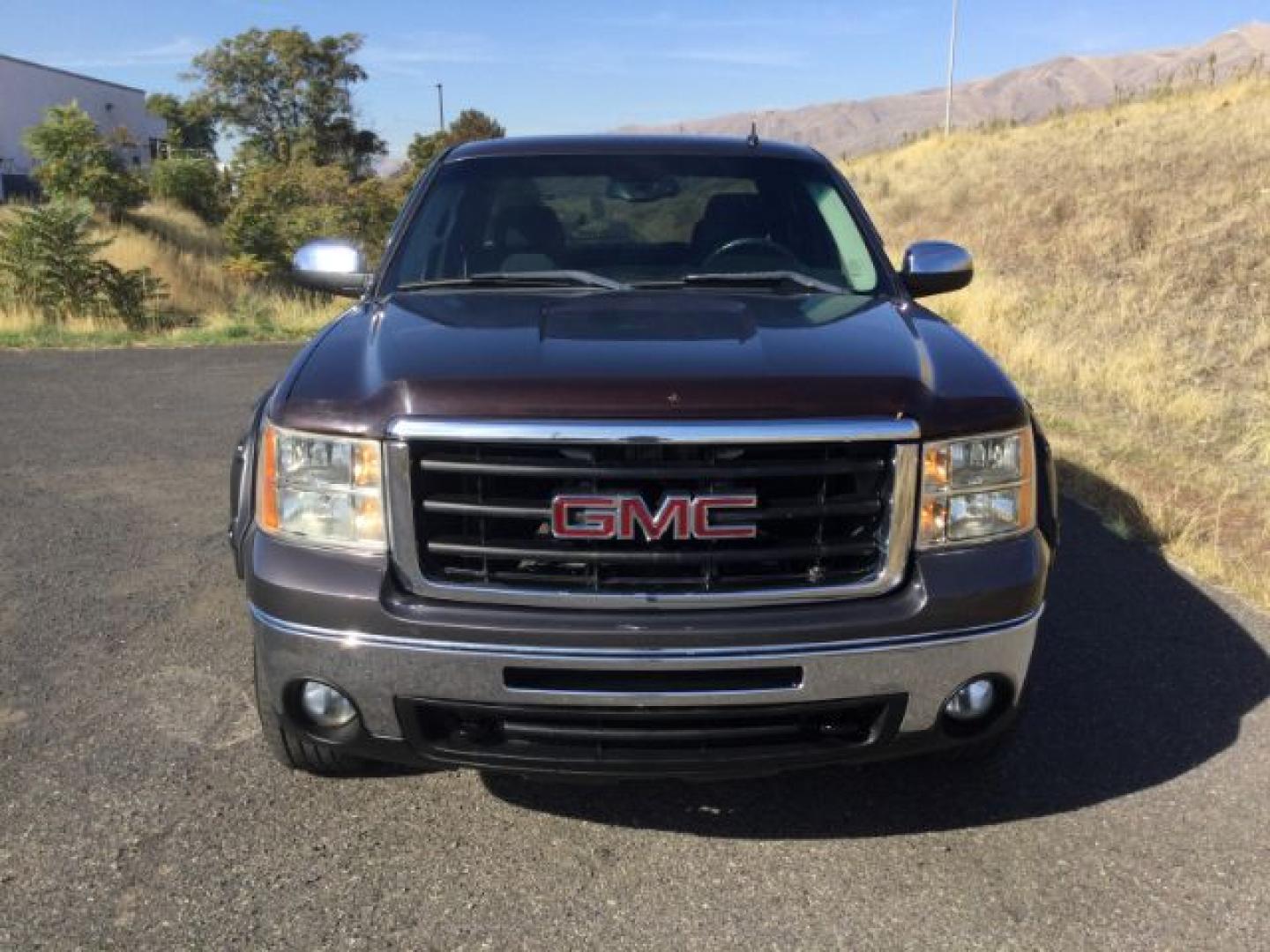 2010 Stealth Gray Metallic /Ebony GMC Sierra 1500 SLE (1GTSKVE32AZ) with an Vortec 5.3L V-8 variable valve control engine, Automatic transmission, located at 1801 Main Street, Lewiston, 83501, (208) 743-9371, 46.417065, -117.004799- Photo#13