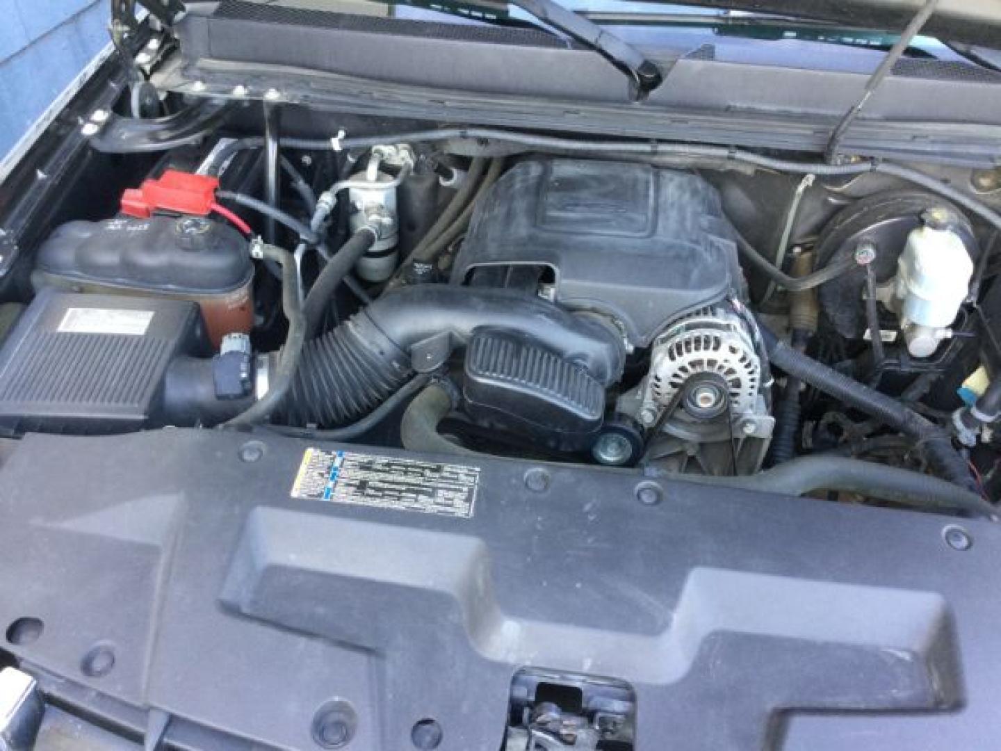 2010 Stealth Gray Metallic /Ebony GMC Sierra 1500 SLE (1GTSKVE32AZ) with an Vortec 5.3L V-8 variable valve control engine, Automatic transmission, located at 1801 Main Street, Lewiston, 83501, (208) 743-9371, 46.417065, -117.004799- Photo#15