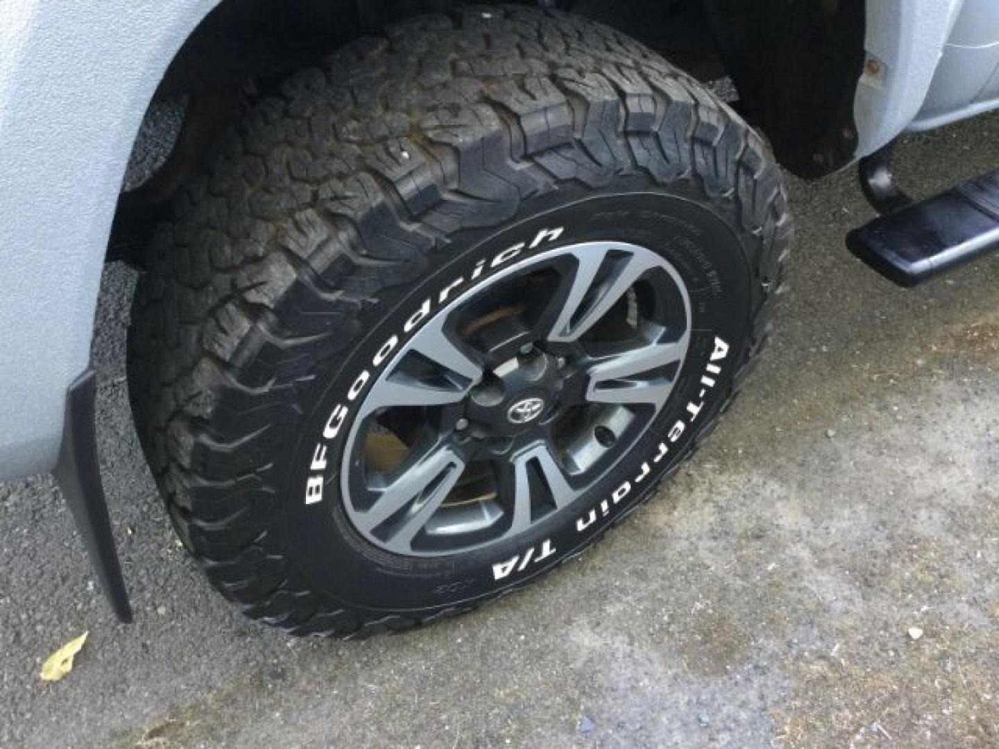 2019 Cement Gray Metallic /Black Leather Toyota Tacoma TRD Sport (5TFCZ5AN5KX) with an 3.5L V-6 port/direct injection engine, 6 Speed Manual transmission, located at 1801 Main Street, Lewiston, 83501, (208) 743-9371, 46.417065, -117.004799- Photo#19